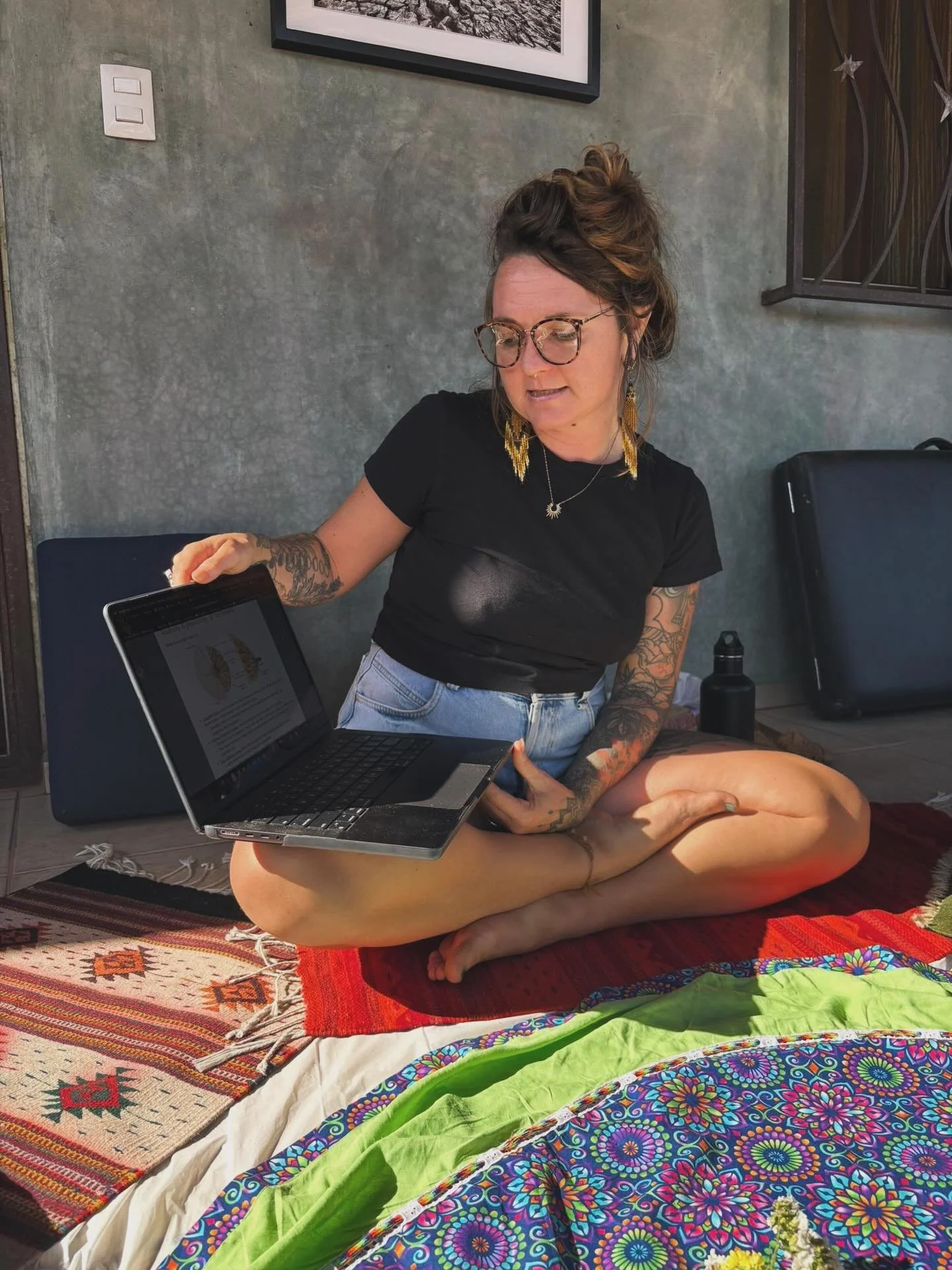 ::BLOOM FROM THE ROOTS::

This past weekend in Oaxaca City I had the honor of teaching lymphatic breast care with Bloom from the Roots and my heart is still full.

There is something profoundly healing about women gathering together in a space of tru