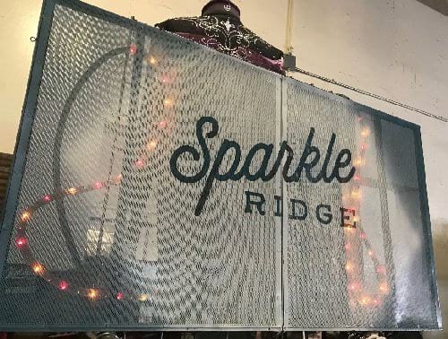 sparkle-ridge-clothing-alterations-possible-sign.jpg