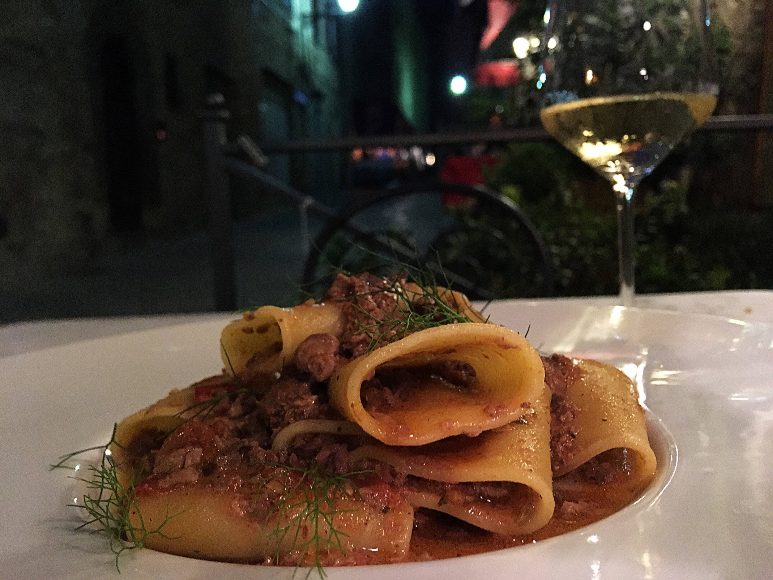 Paccheri al ragú di tonno e finocchietto selvatico