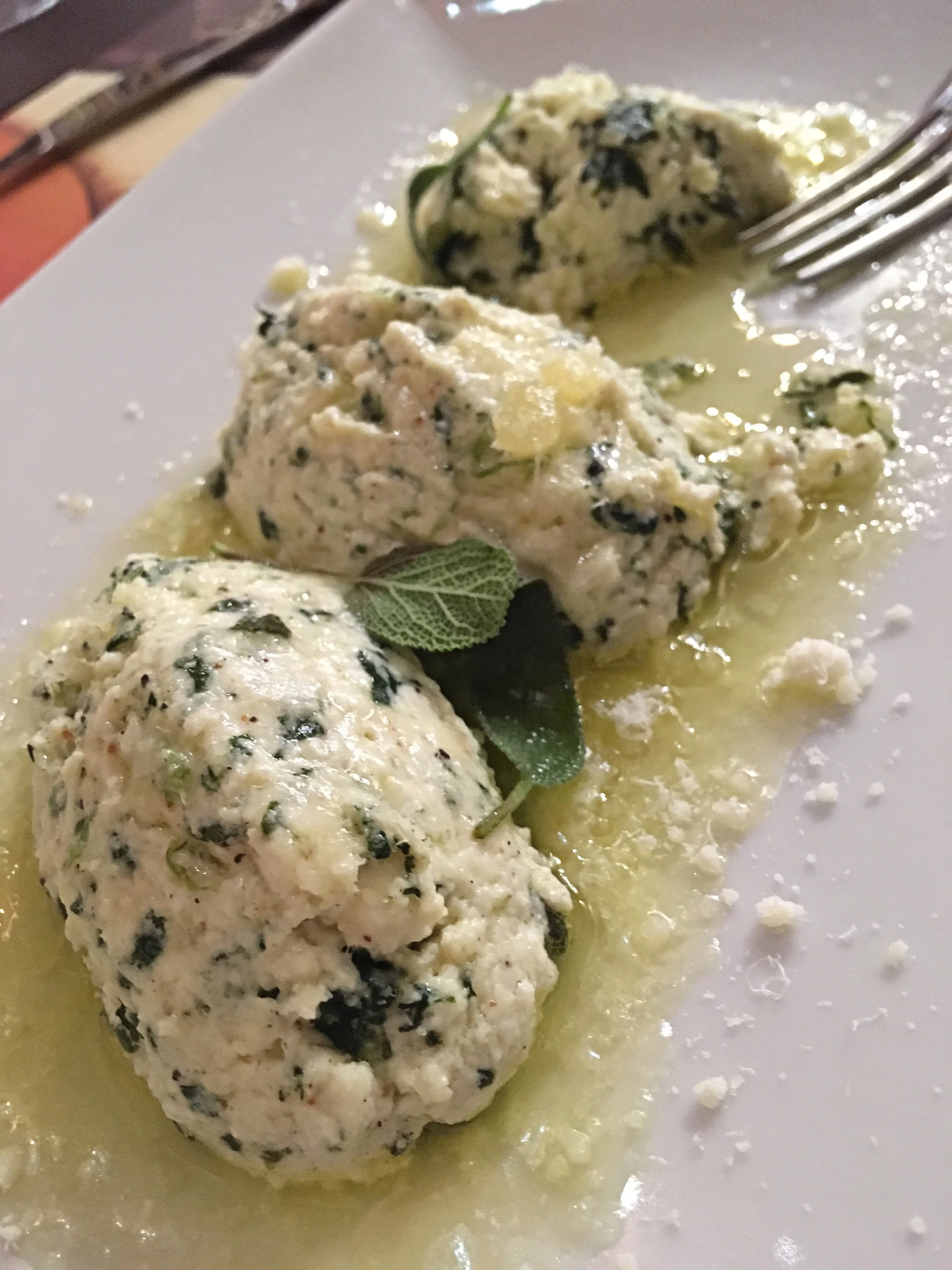 Gnudi di ricotta e spinaci al burro e salvia