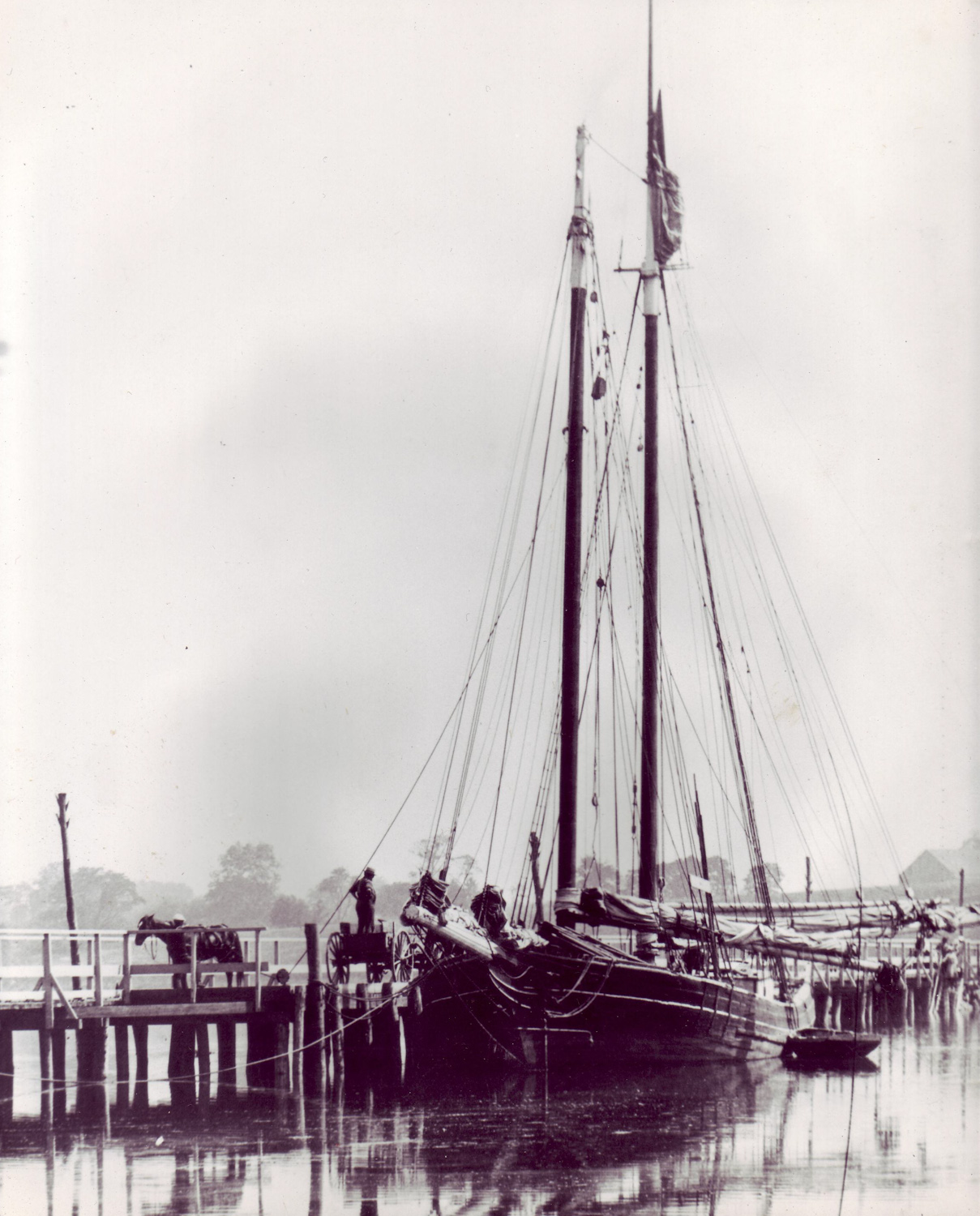 Loading coal, Strong's Bridge, Long Island, New York, 1880
