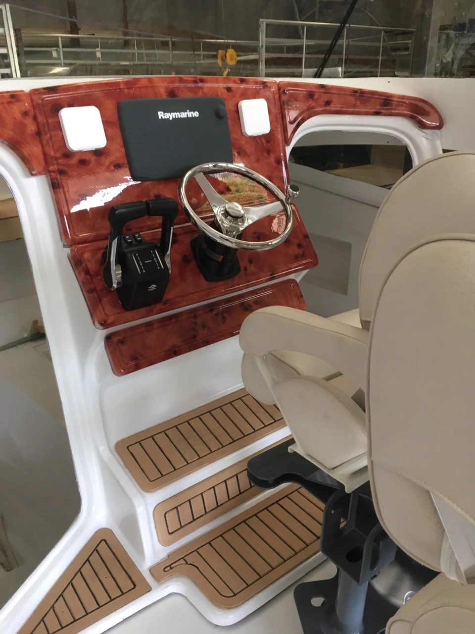 QCat Mirage 7000 Interior Details