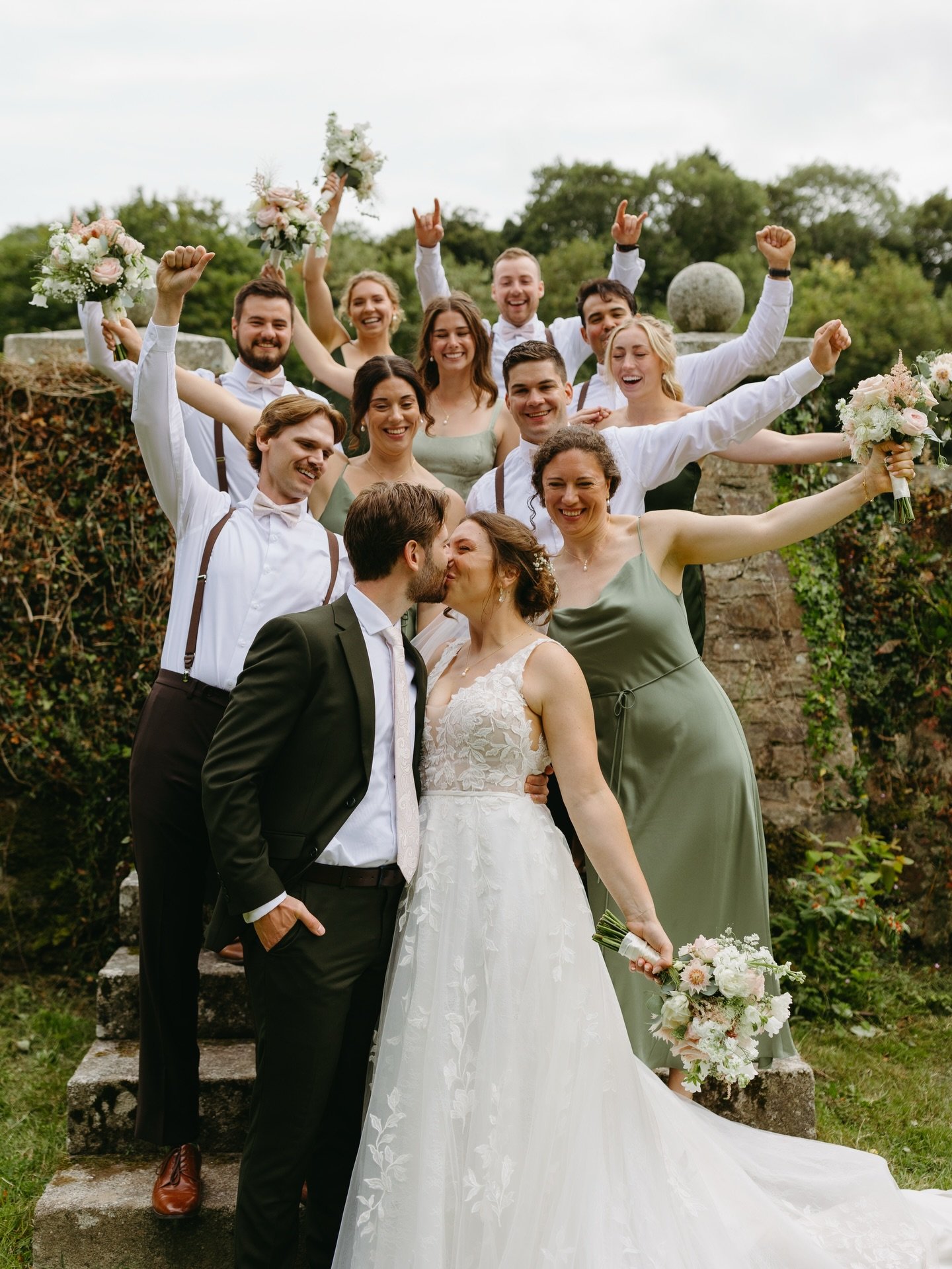 A few more from Shannon &amp; Jonathan&rsquo;s Irish wedding this summer 🍀  Had so much fun with this bridal party I didn&rsquo;t want to leave at the ends of the night 🥲