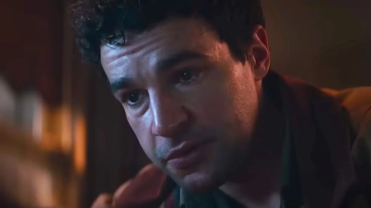 christopher-abbott-s-blake-looking-concerned-in-wolf-man-trailer-2025.jpeg