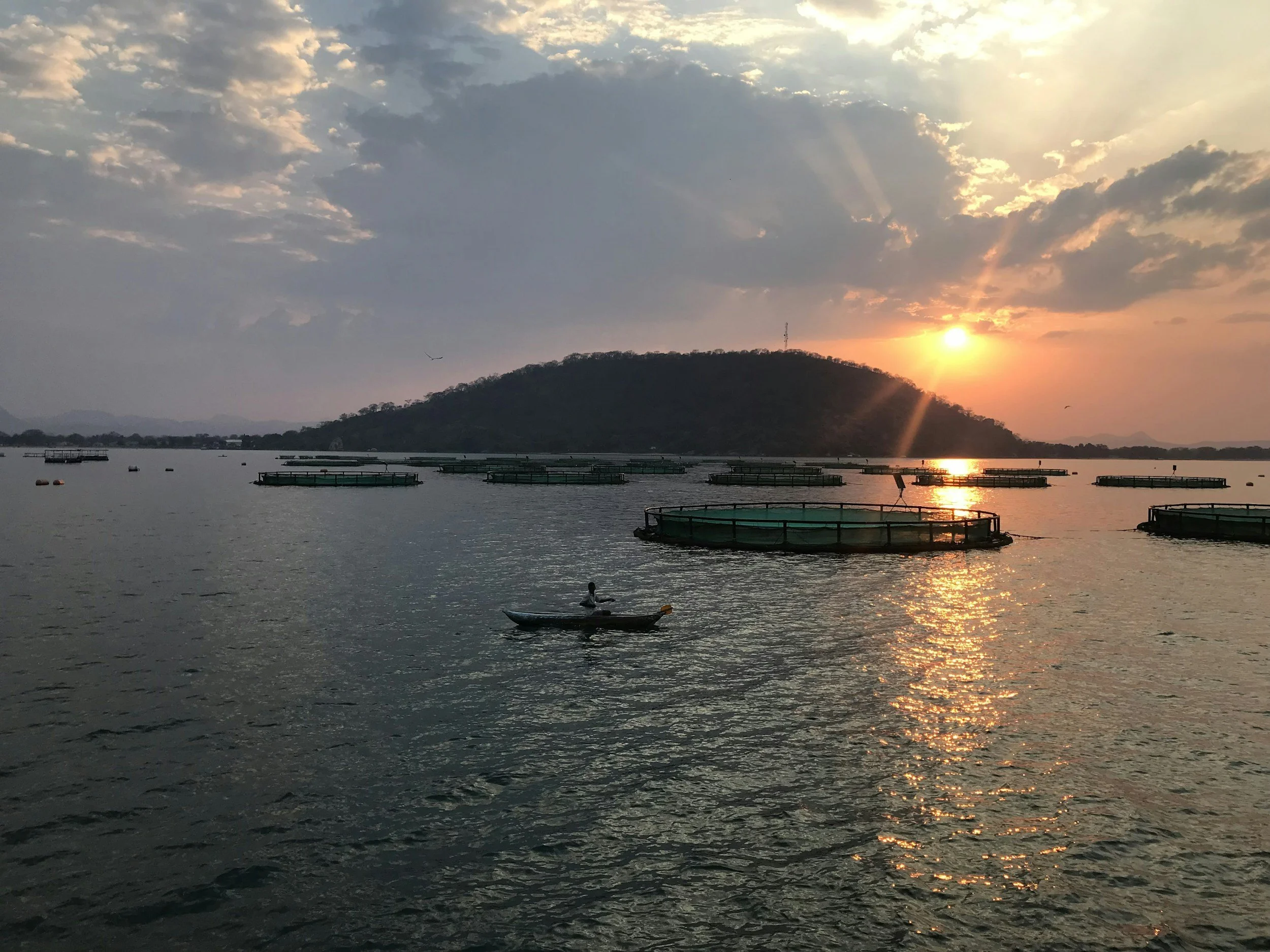 VOLUNTEER MALAWI LAKE