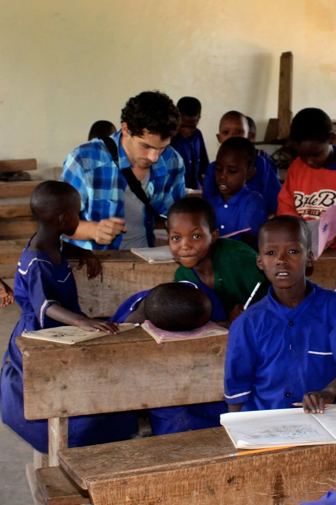 volunteer student teaching at school