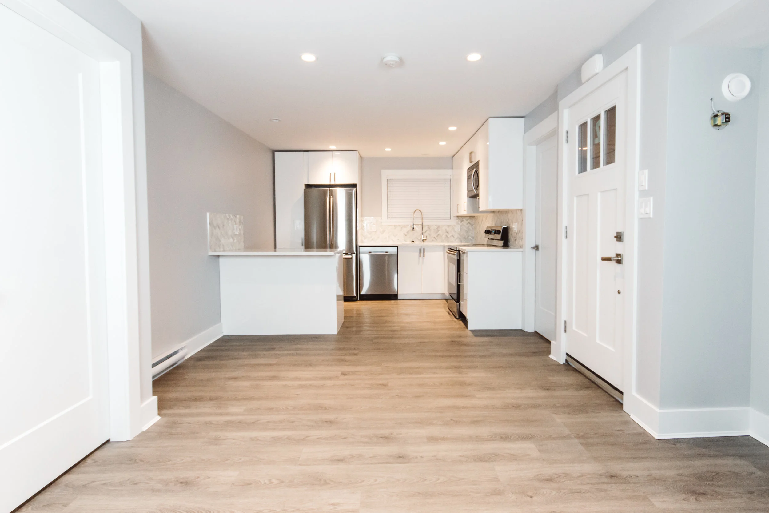 Suite2_Kitchen-LivingRoom.jpg