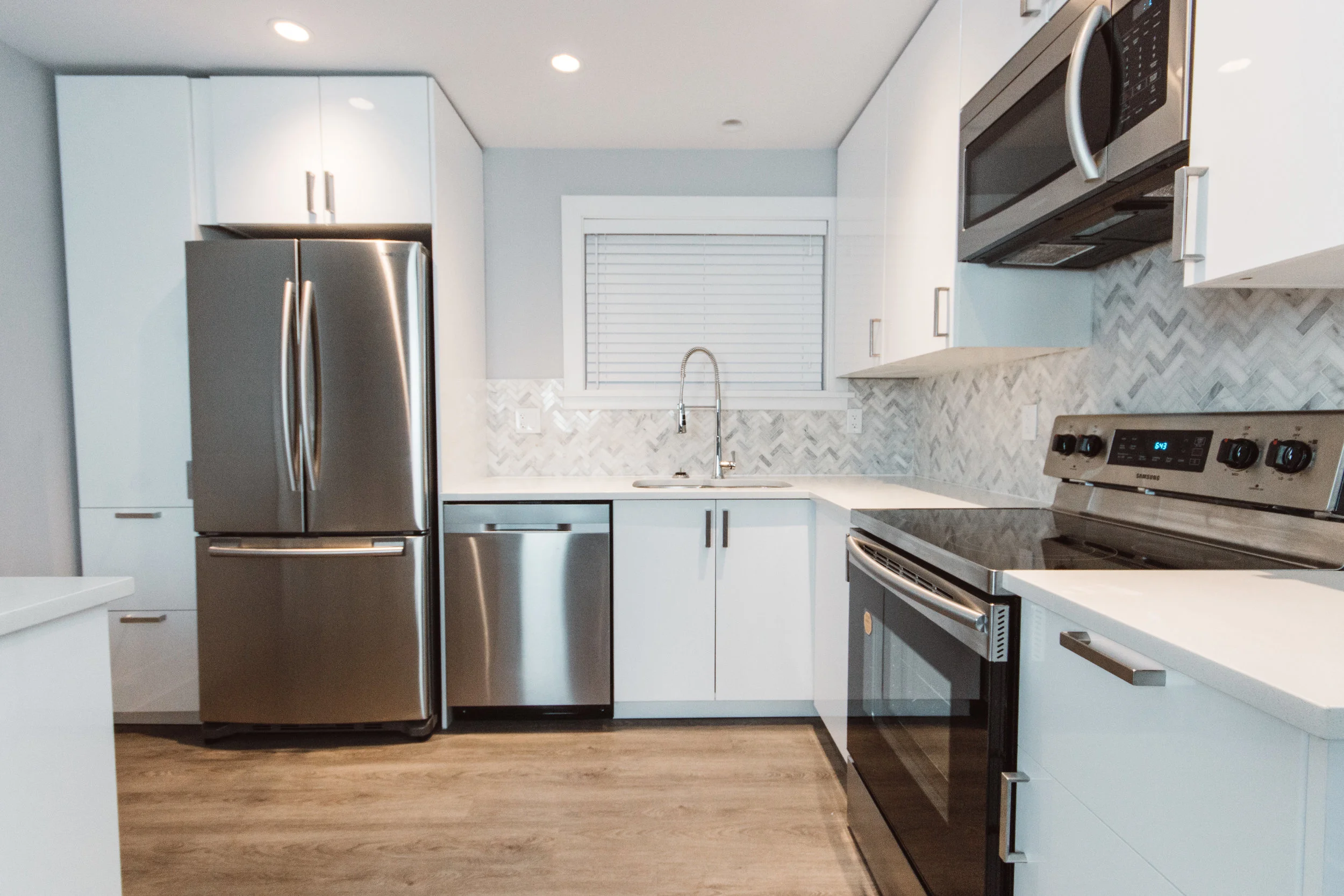 Suite2_Kitchen4.jpg