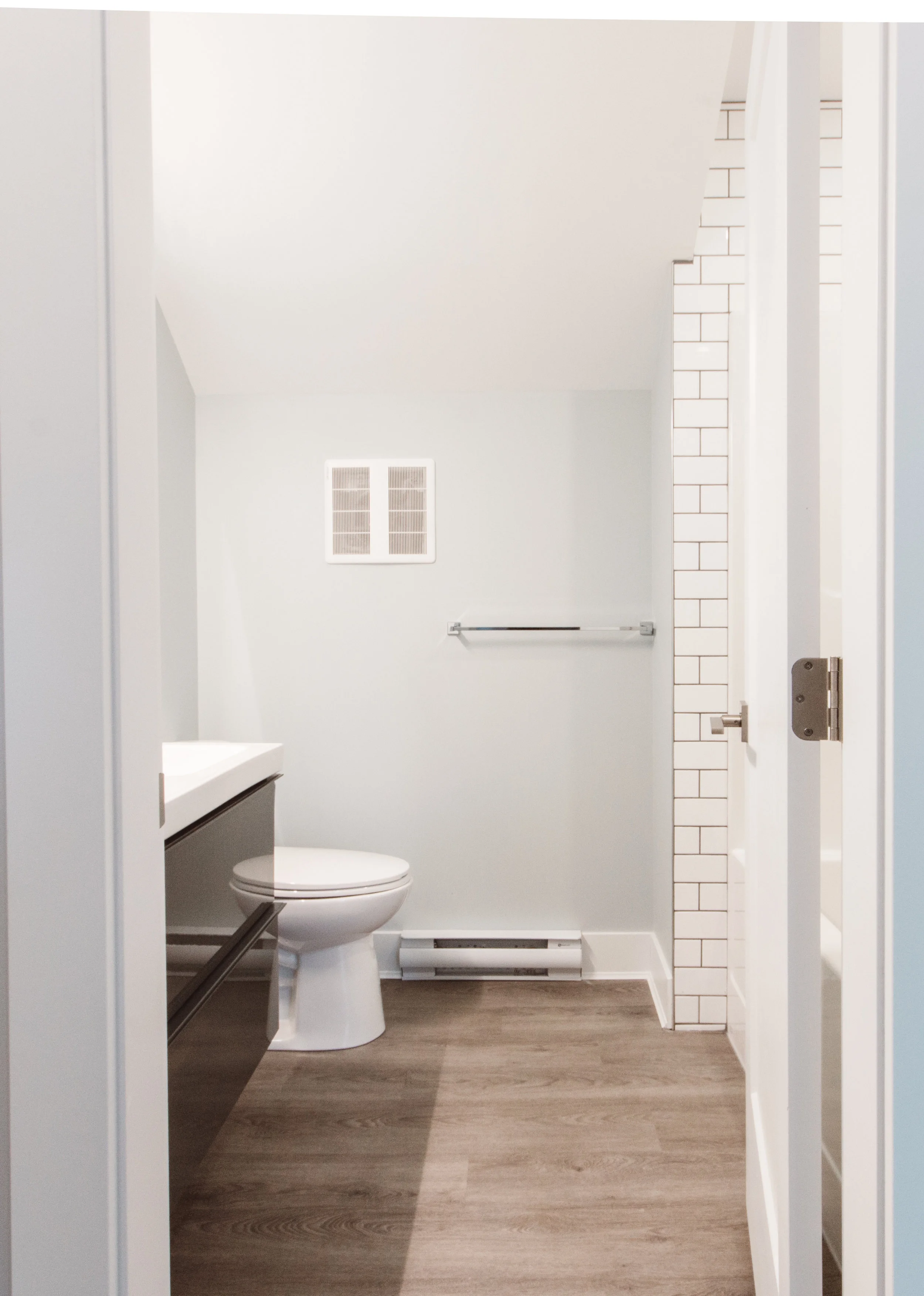 Suite3_Bathroom1.jpg