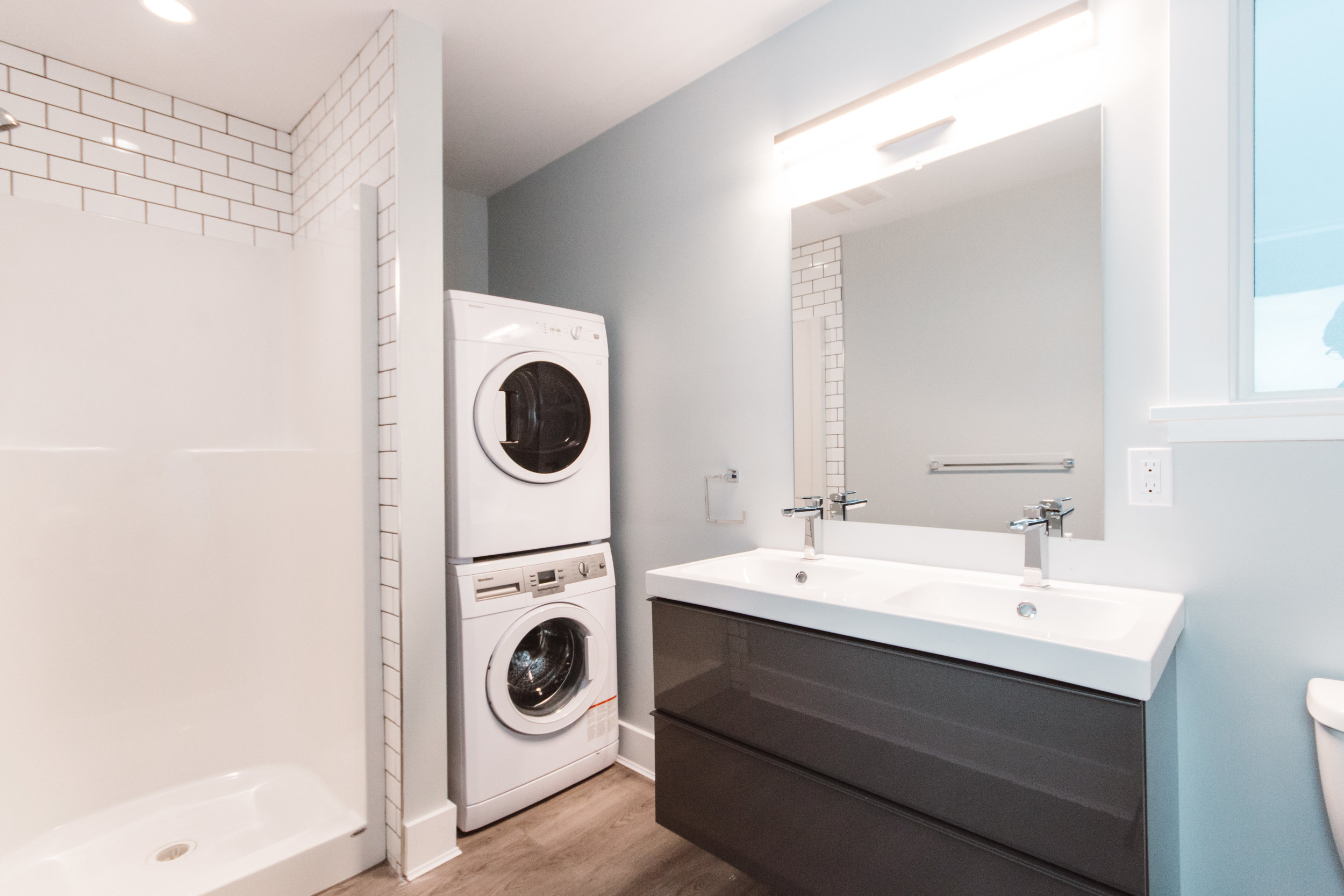 Suite2_Laundry-Bathroom2.jpg