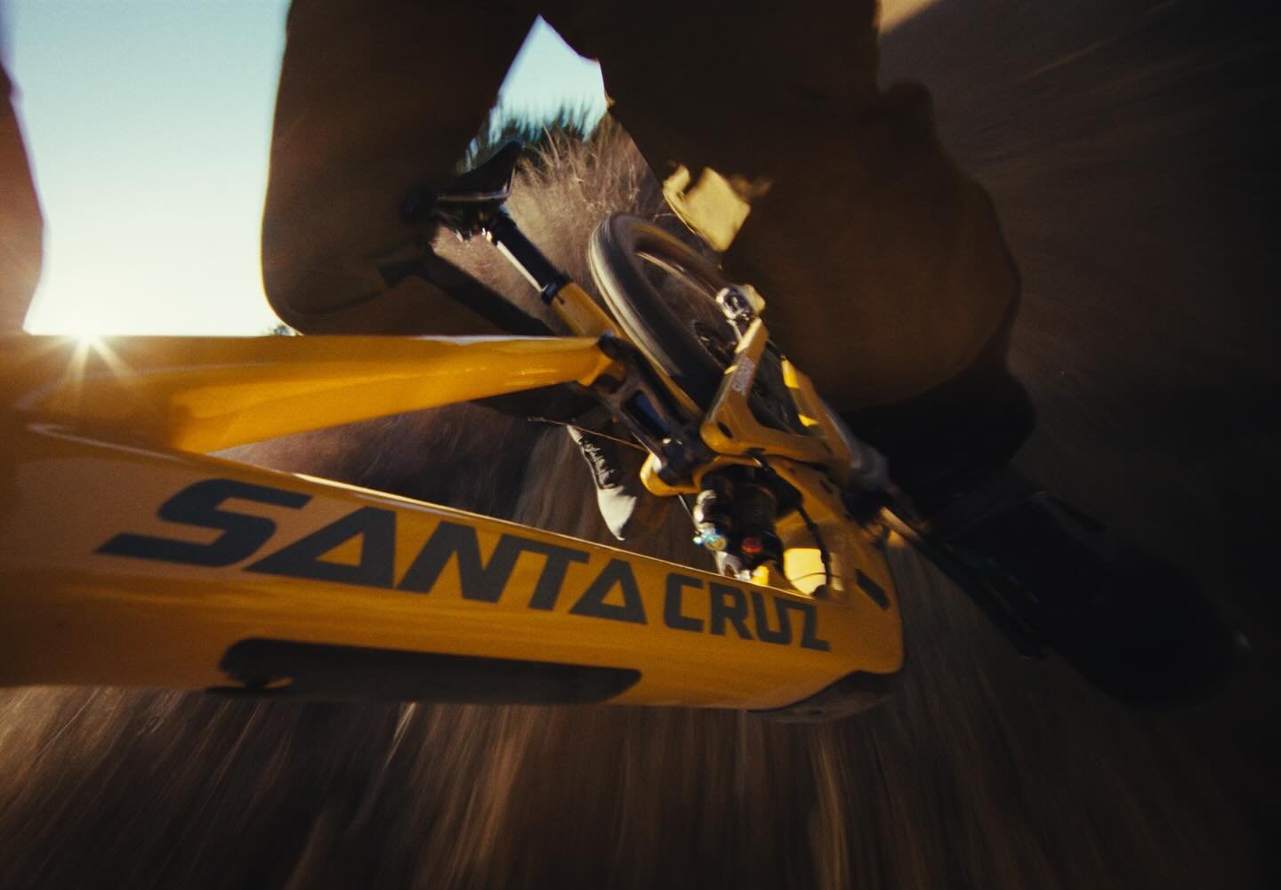 @eliotjackson's "Ode to LA" for @santacruzbicycles
_
Director/Cinematographer/Editor: @scott_secco
Cinematographer: @harrisonmendel
Gaffer: @jessloyalpaul
Sound Design: @keithwhiteaudio
Music Producer: @alexprietosounds
Photographer: @heath