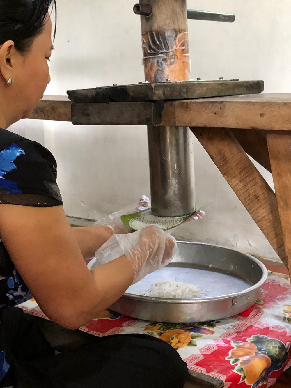 Making fine rice vermicelli 