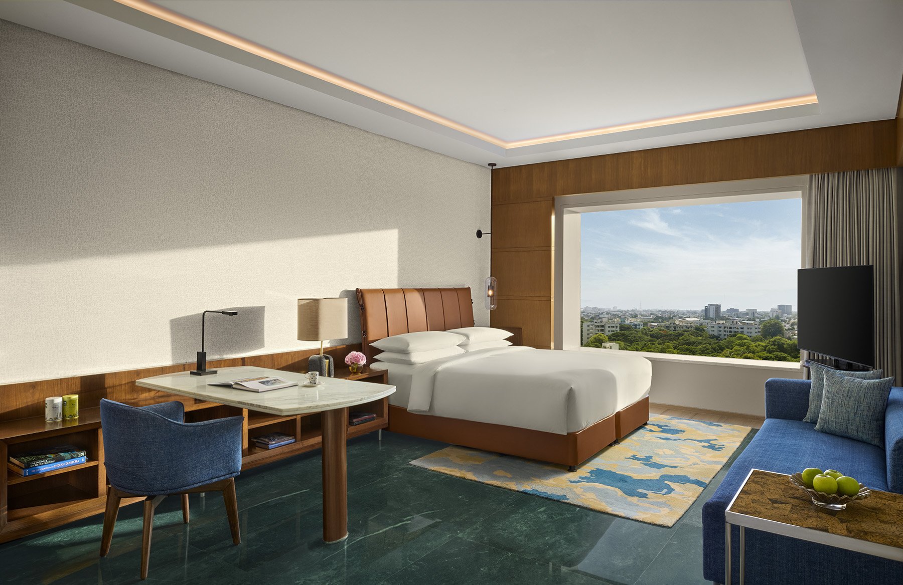 HRC_Standardroom612KingBed_0877FW.jpg