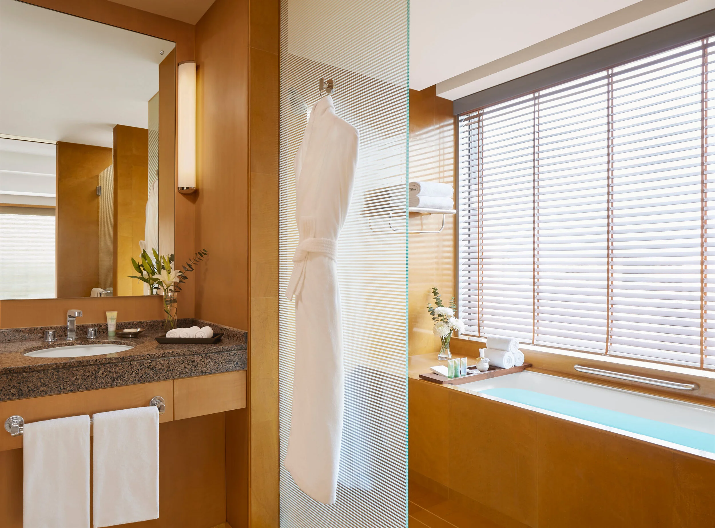 GHM_Executivesuite5201BathRoom_1880.jpg