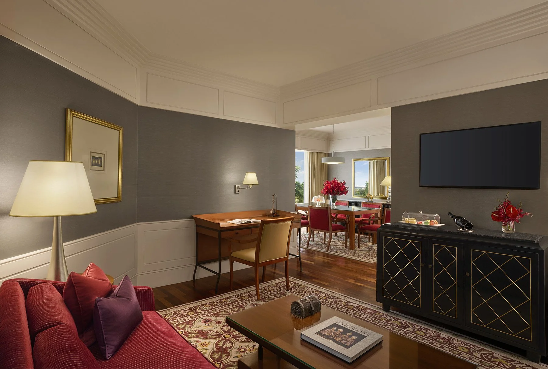 20-TLM_DeluxeSuite709Living_1564FW.jpg