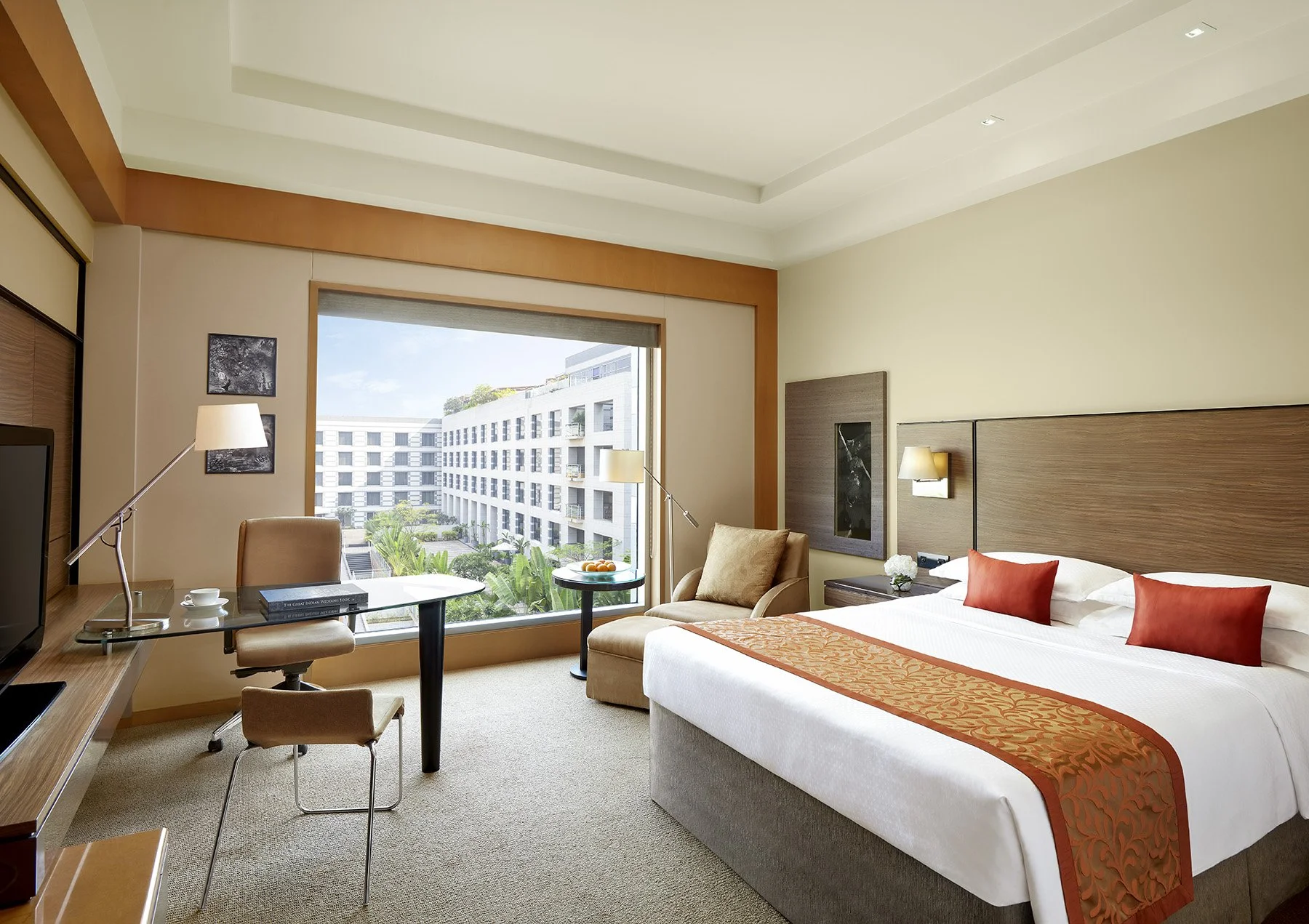 GHM_QueenCourtyard_4174_Bedroom_1001For web.jpg