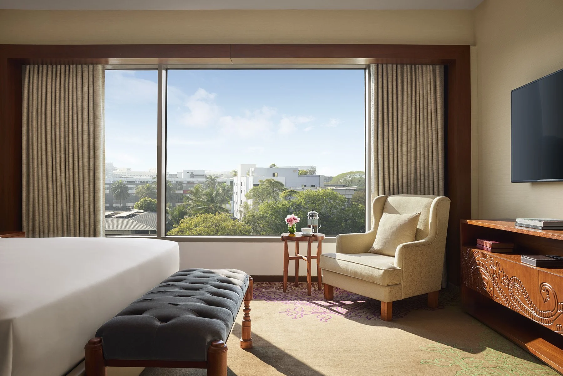 PHC_415ExecutiveSuiteBed_9962FW copy.jpg