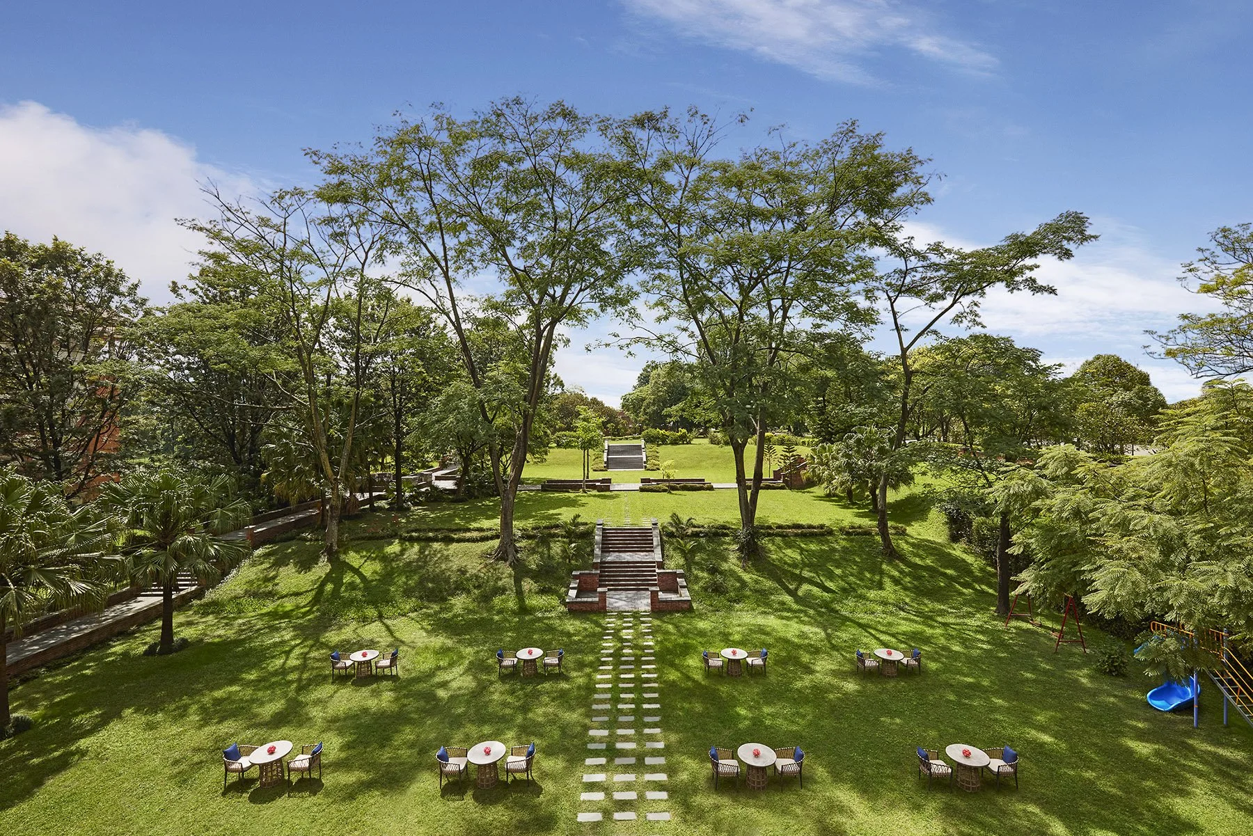 HRK_RoxLawn_1360For web.jpg