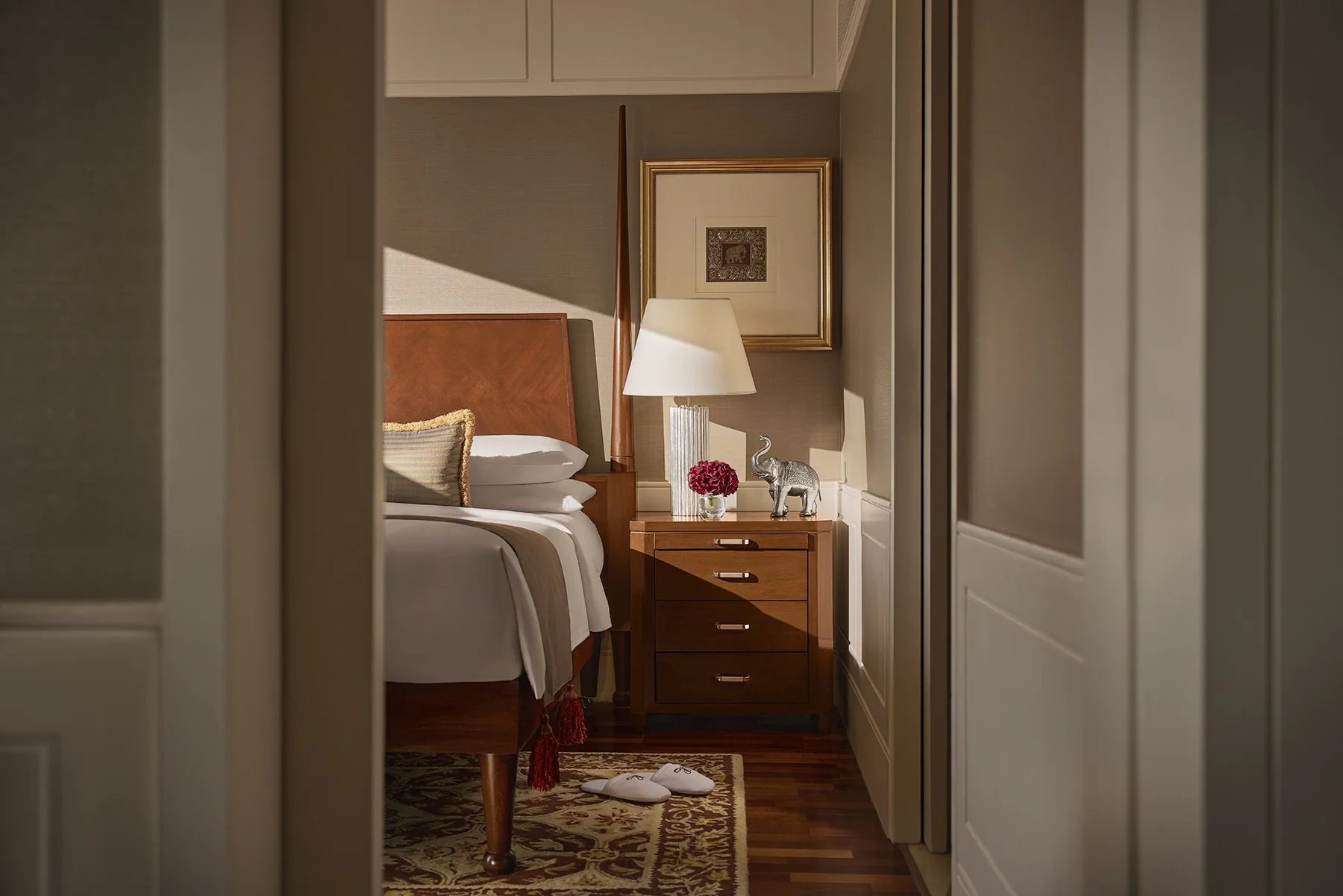 17A-TLM_RoyalClubParlourSuite719Detail_2361FW.jpg