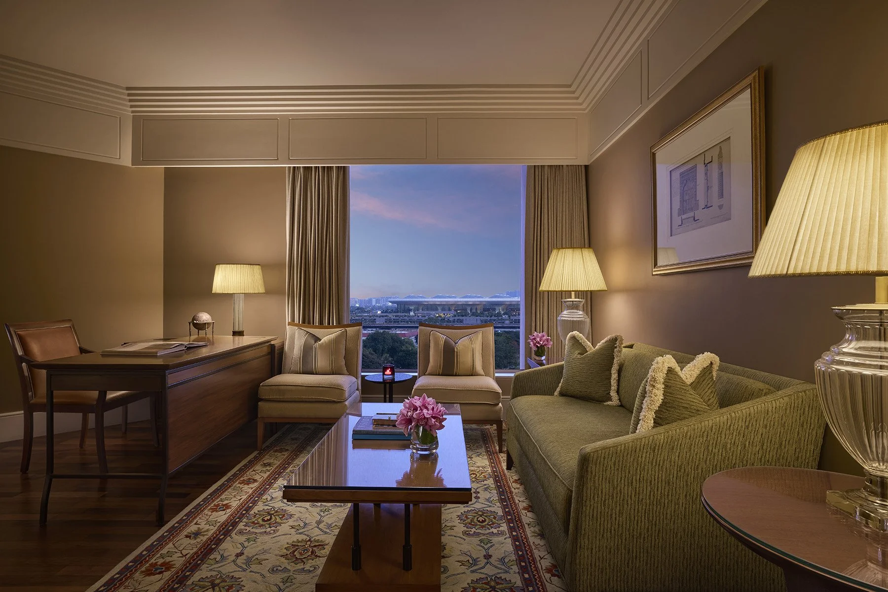 13-TLM_ExecutiveSuite627Living2_00046FW.jpg
