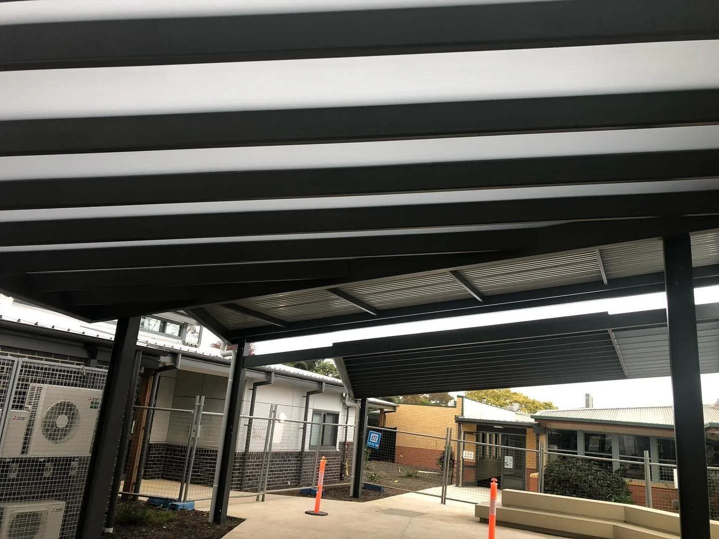 Bentleigh PrimarySchool. Danpalon &amp; Spandek Roof.
Great work by our team.

#danpalon 
#polycarbonate 
#colorbondroofing 
#roofplumber 
#commercialroofing