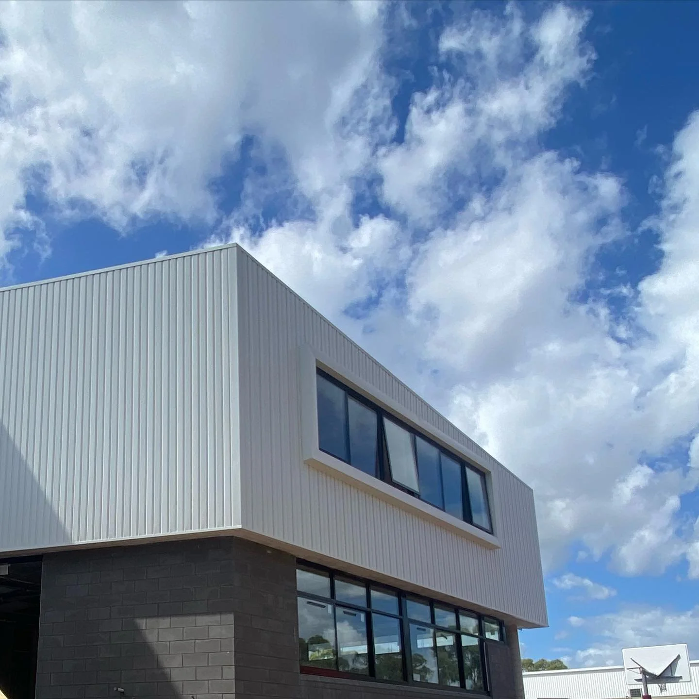 Kew High School 

#colorbondsteel 
#colorbond 
#metrollvic 
#kew 
#roofingcontractor