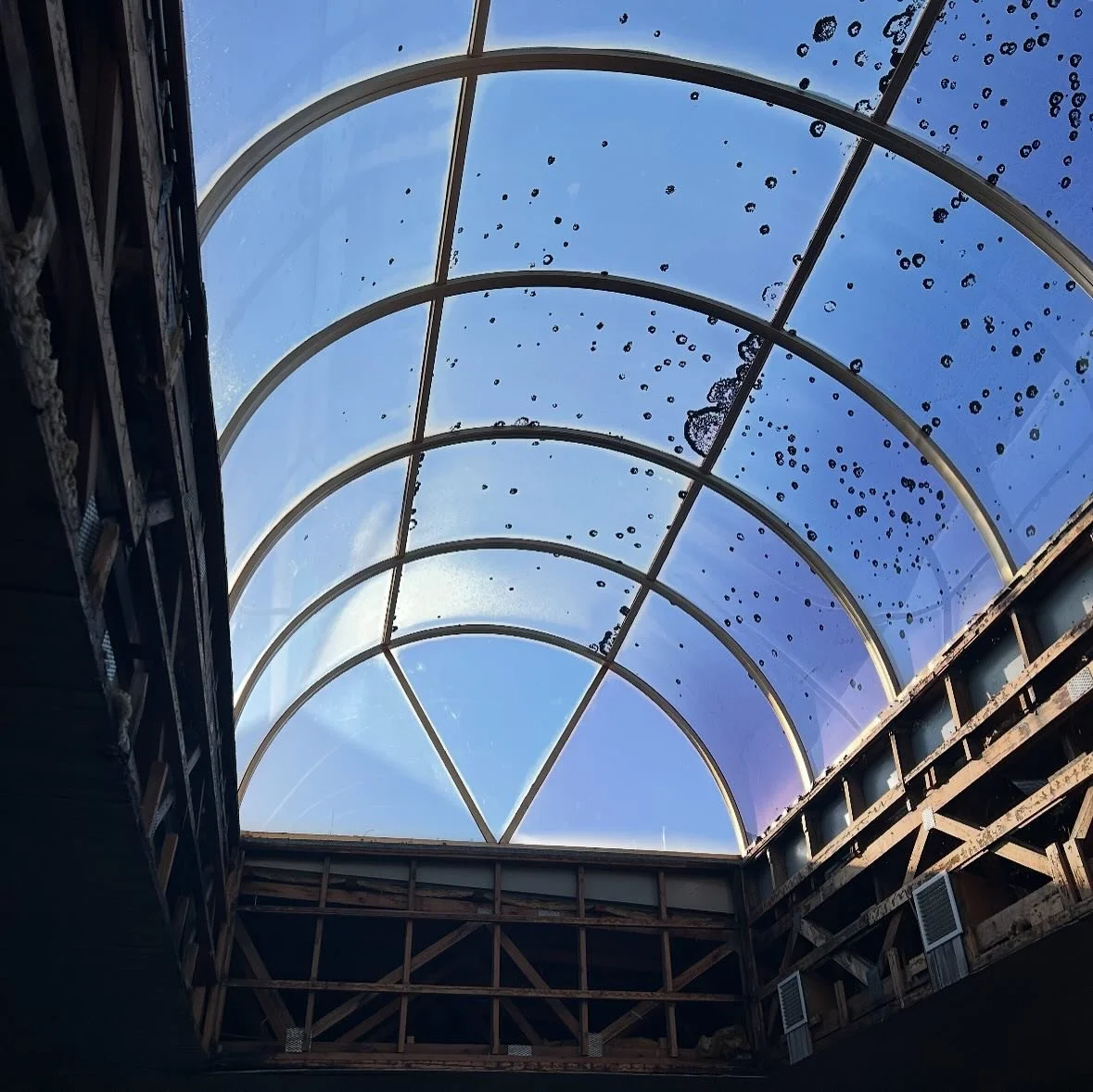 Before and after, our job on barrel vault skylight! Great work from our team 😊 #skylightsmelbourne #roofingmelbourne #suninstallations #polycarbonate