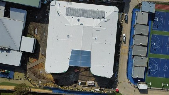 St Francis Assisi Primary School 
Roofing works completed.
Great work by our team.

#suinstallations
#devcoprojects 
#roofingconstruction 
#metalroofing 
#melbournebuilders