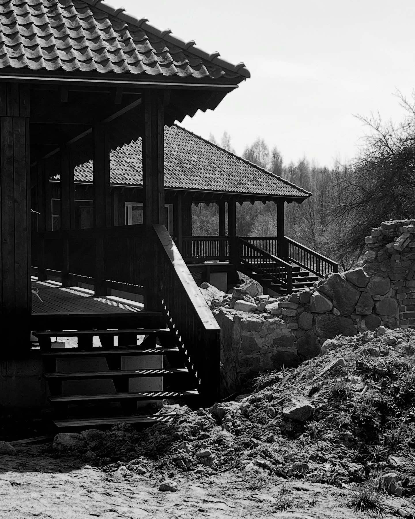 Site progress at our project for a House in the Pasłęka River Valley.

Spring has finally arrived and so, with the exteriors almost finished, the landscaping around the house can be started this weekend.

Inside and the final material picks for the i