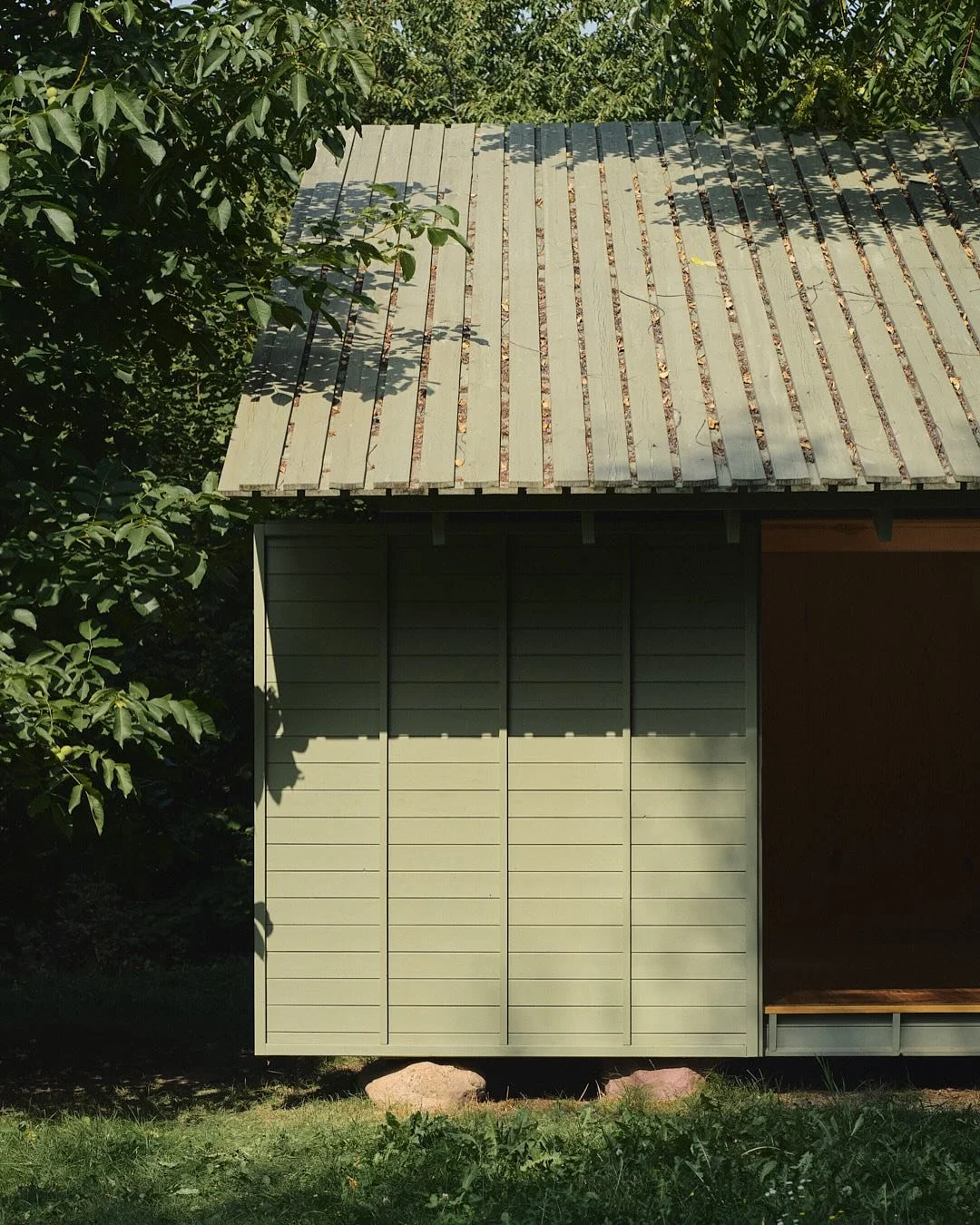 Thanks to @design_alive for posting a piece about our Pavilion with a Curved Wall on their website. So nice to see so many lovely photos by @tomo_yarmush!

SO_021