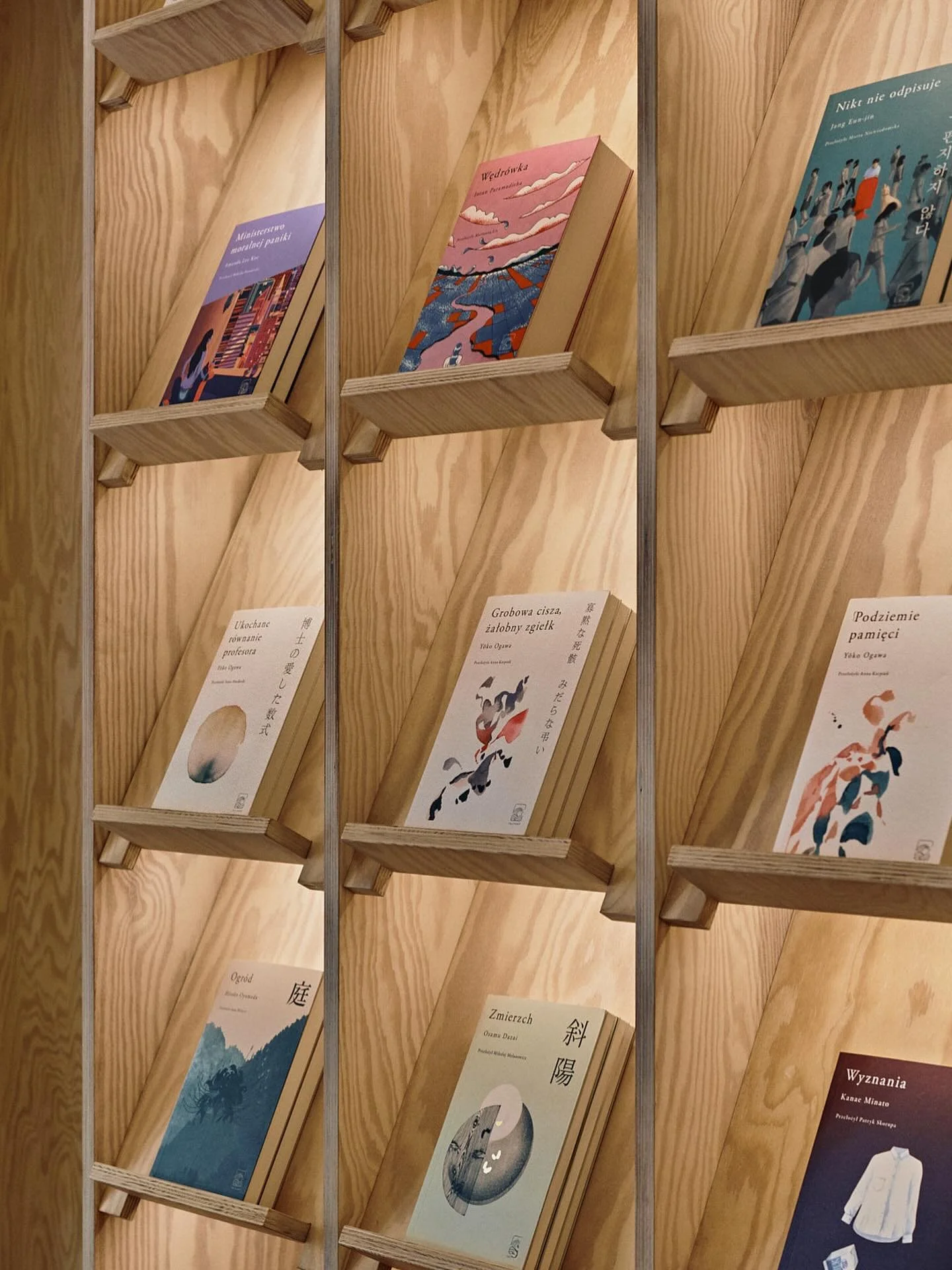 Another image from @tomo_yarmush&rsquo;s shoot last year at @tajfuny Krak&oacute;w. We&rsquo;ve added a lot more of his lovely photos of this project to our website, link in our bio.

SO_025