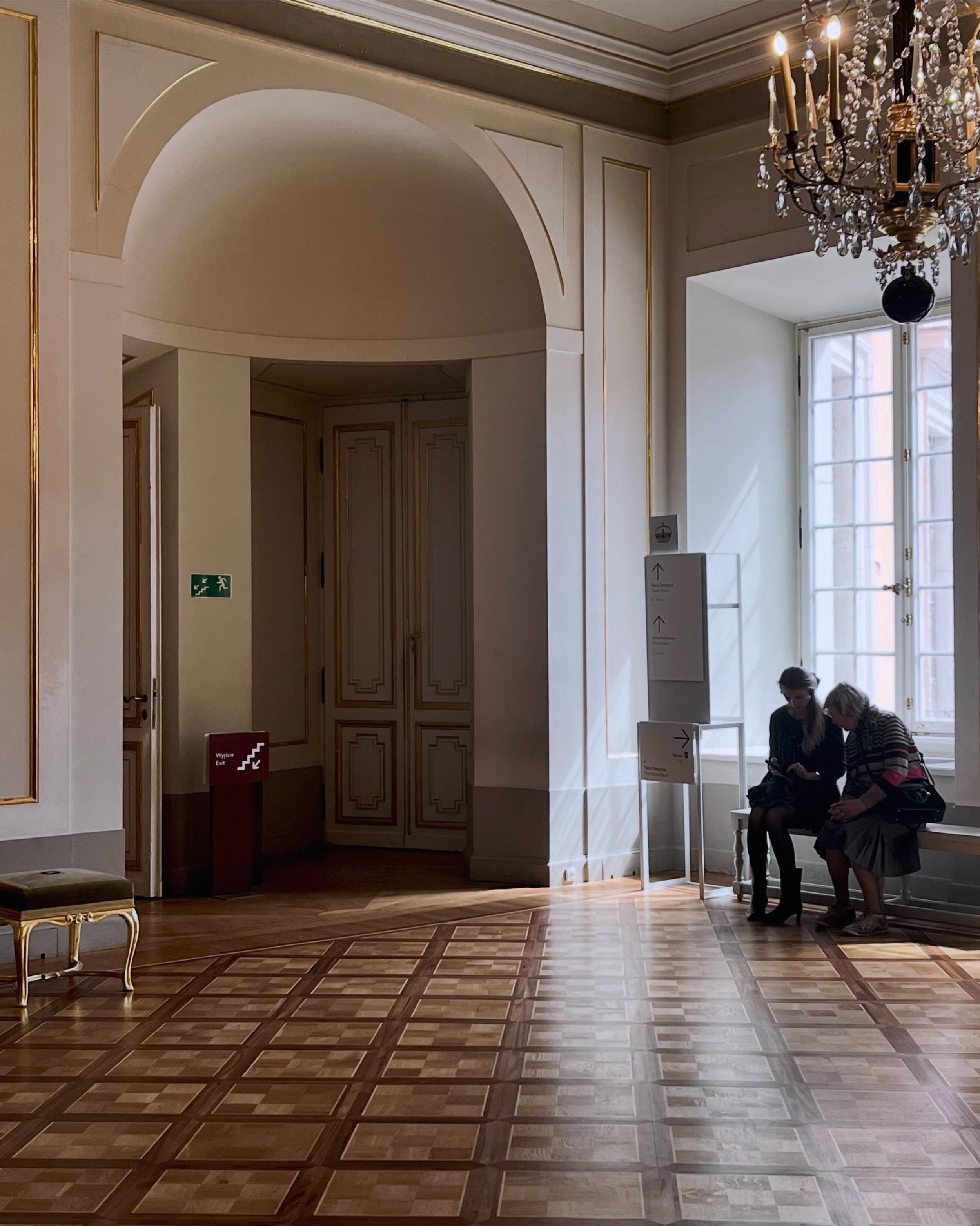 Last week the first prototype for the new way-finding signs took up position in the @royalcastleinwarsaw.

SO_048