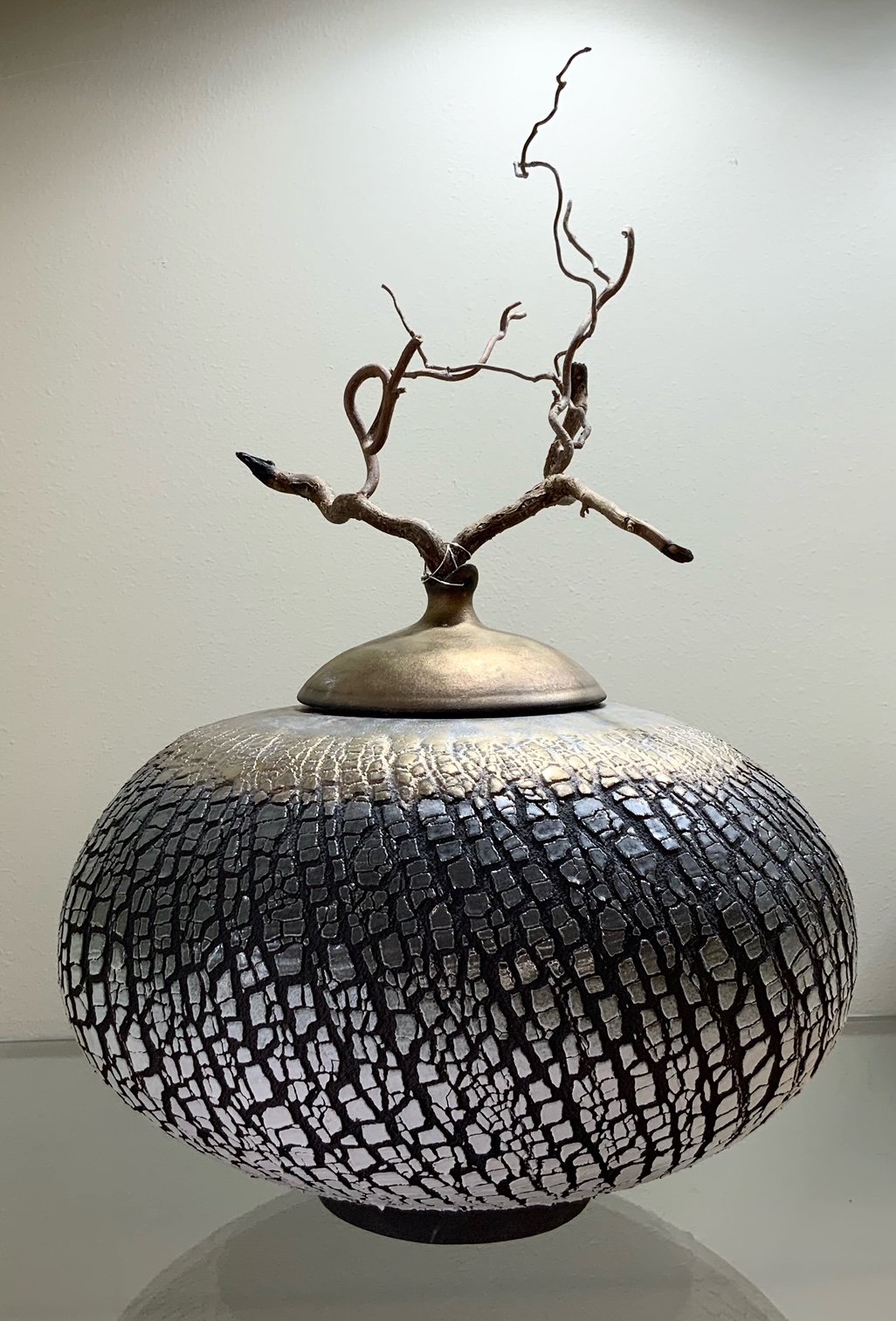 Urchin vessel with hazel wood (l)
