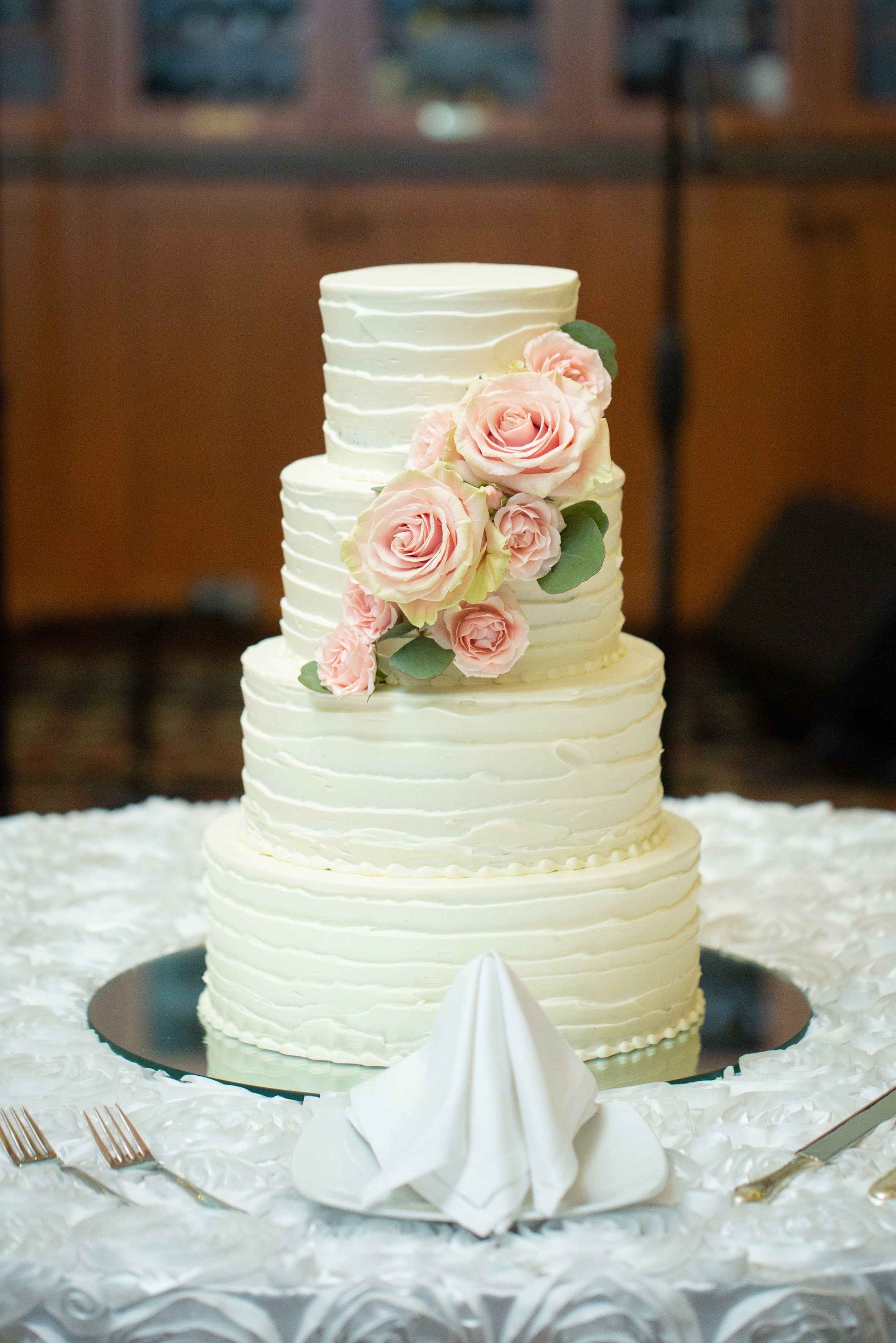 Share more than 65 buttercream wedding cake designs - awesomeenglish.edu.vn