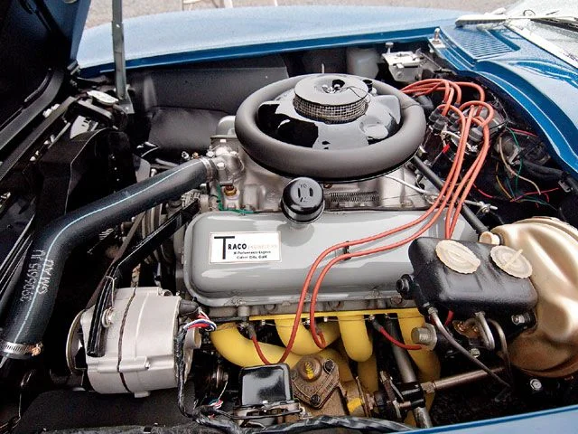 corp_0710_10_z+c2_corvette_race_cars+.jpg