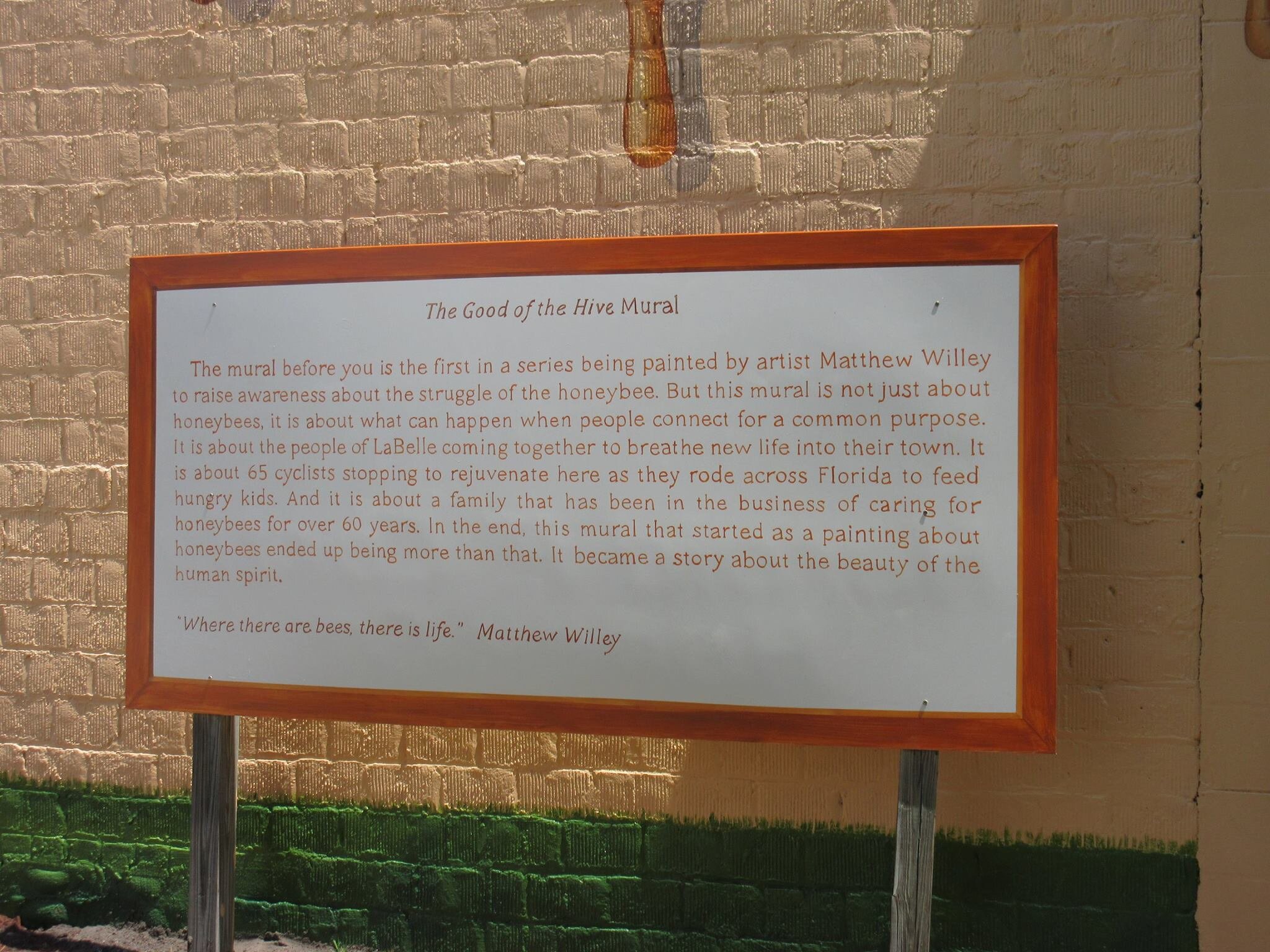 Sign describing the history and artistic nature of the mural