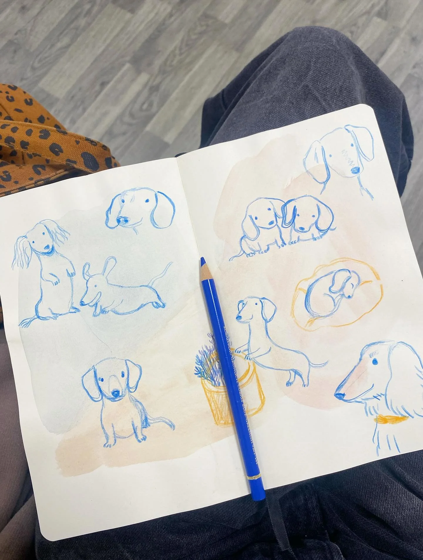 Yesterday I was so excited yesterday to finally have enough energy to get out the house &amp; do some parent jobs (thanks, 10 day hideous bug! 🦠🫠) HOORAY. 

 I took my sketchbook along to the dance-class waiting room &amp; now feel like I will only