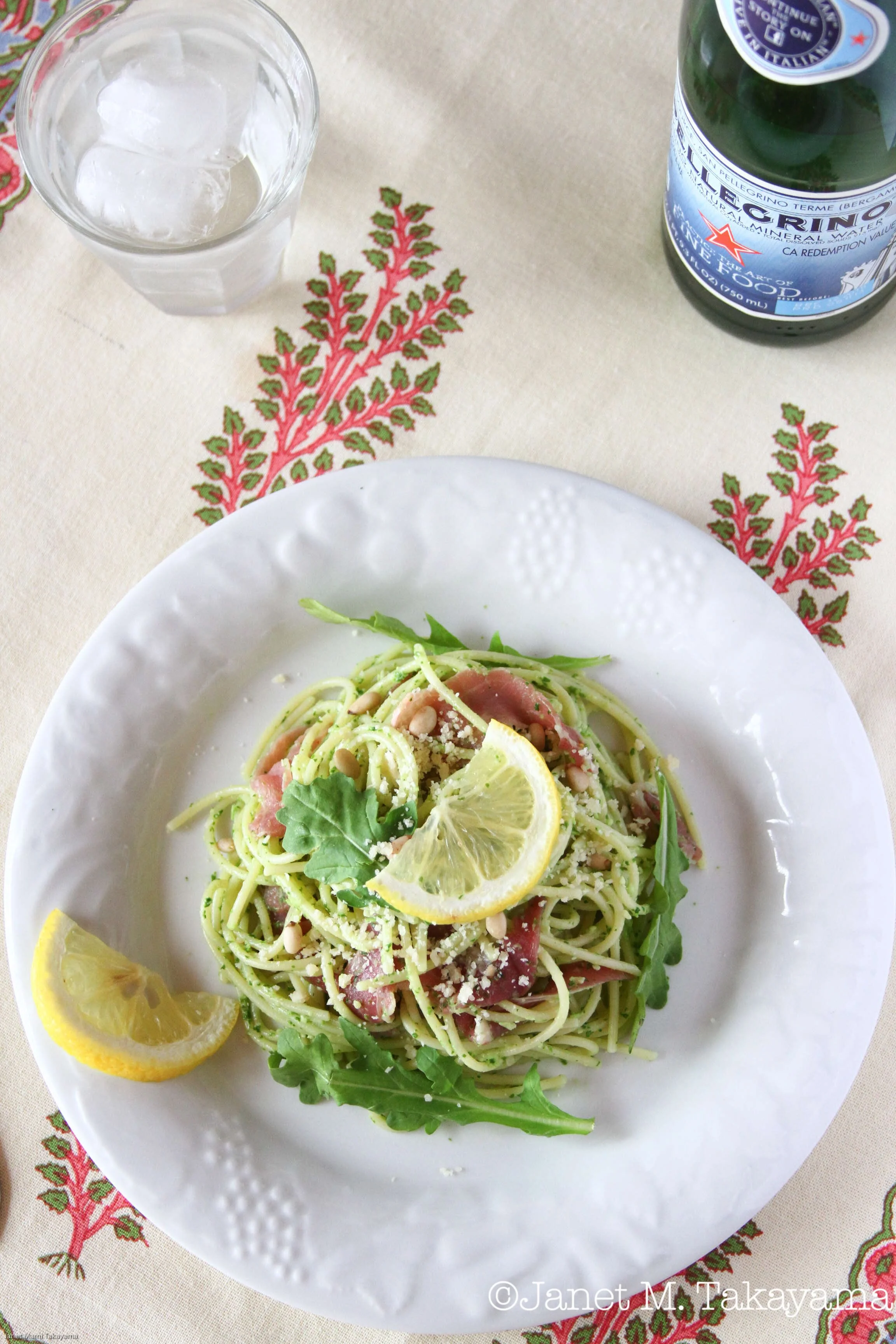 Spaghetti in Arugula-Pine nut Pesto and Prosciutto