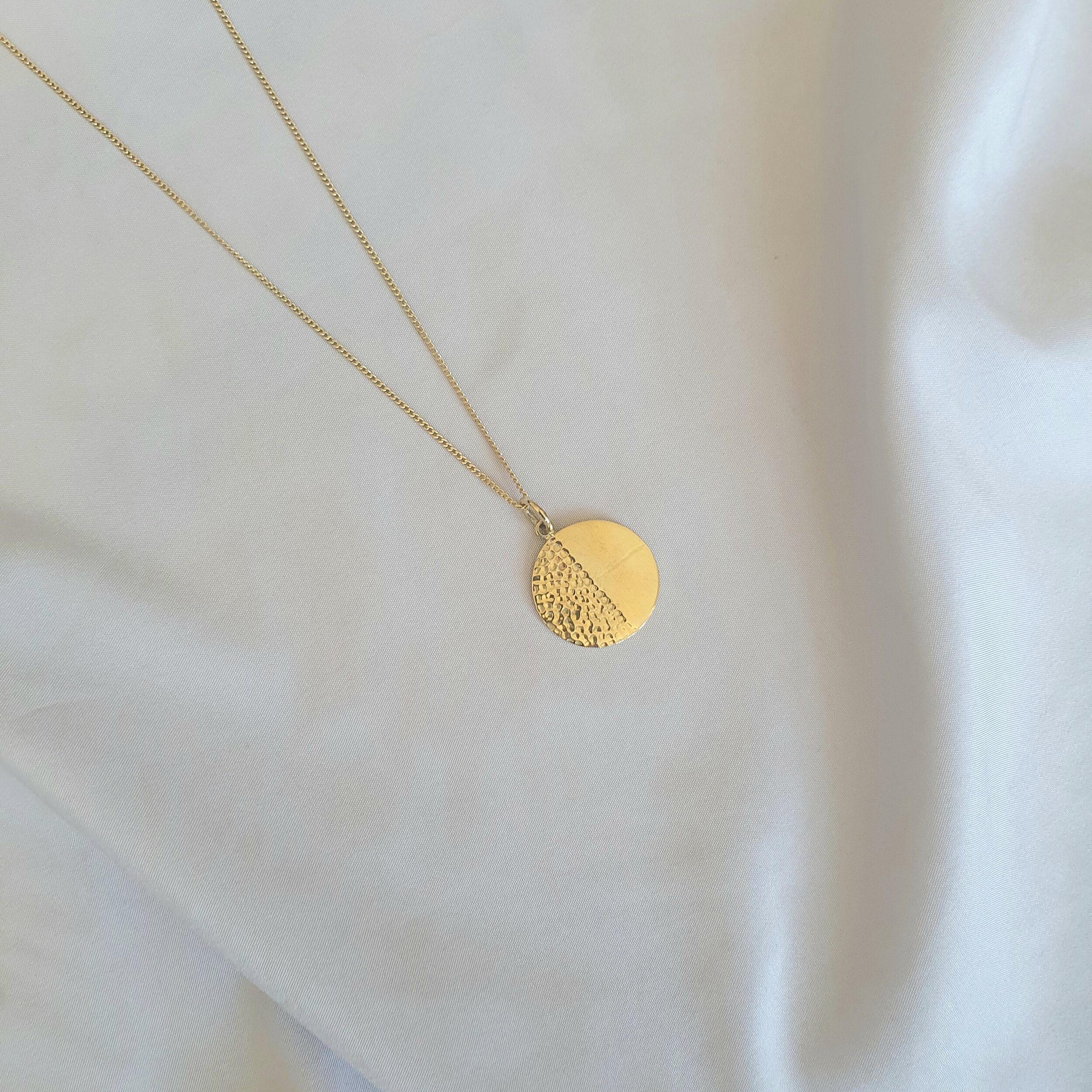 The LUNA Pendant