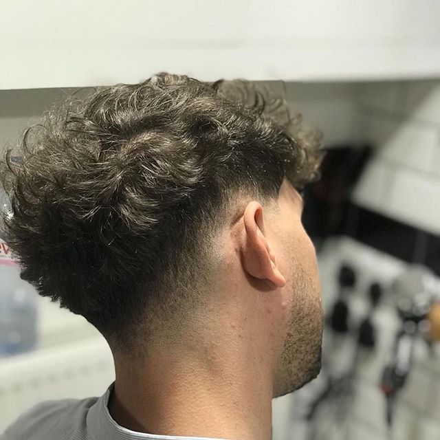 Details

#britishbarbers #britishmasterbarbers #britishmasterbarber #thebarberpost #newworldbarbers #barber #barberlife #barberconnect #ukbarbers #schorem #fade #pomp #contour #internationalbarbers #perm #blowdry #mens #mensfashion #menstyle #menshai