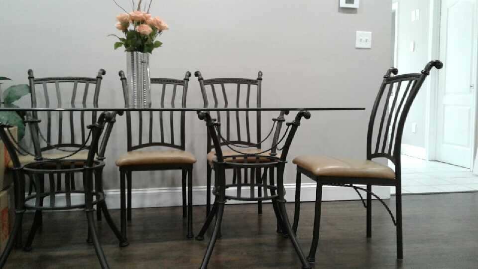 Stunning Excellent Condition Dinette Set