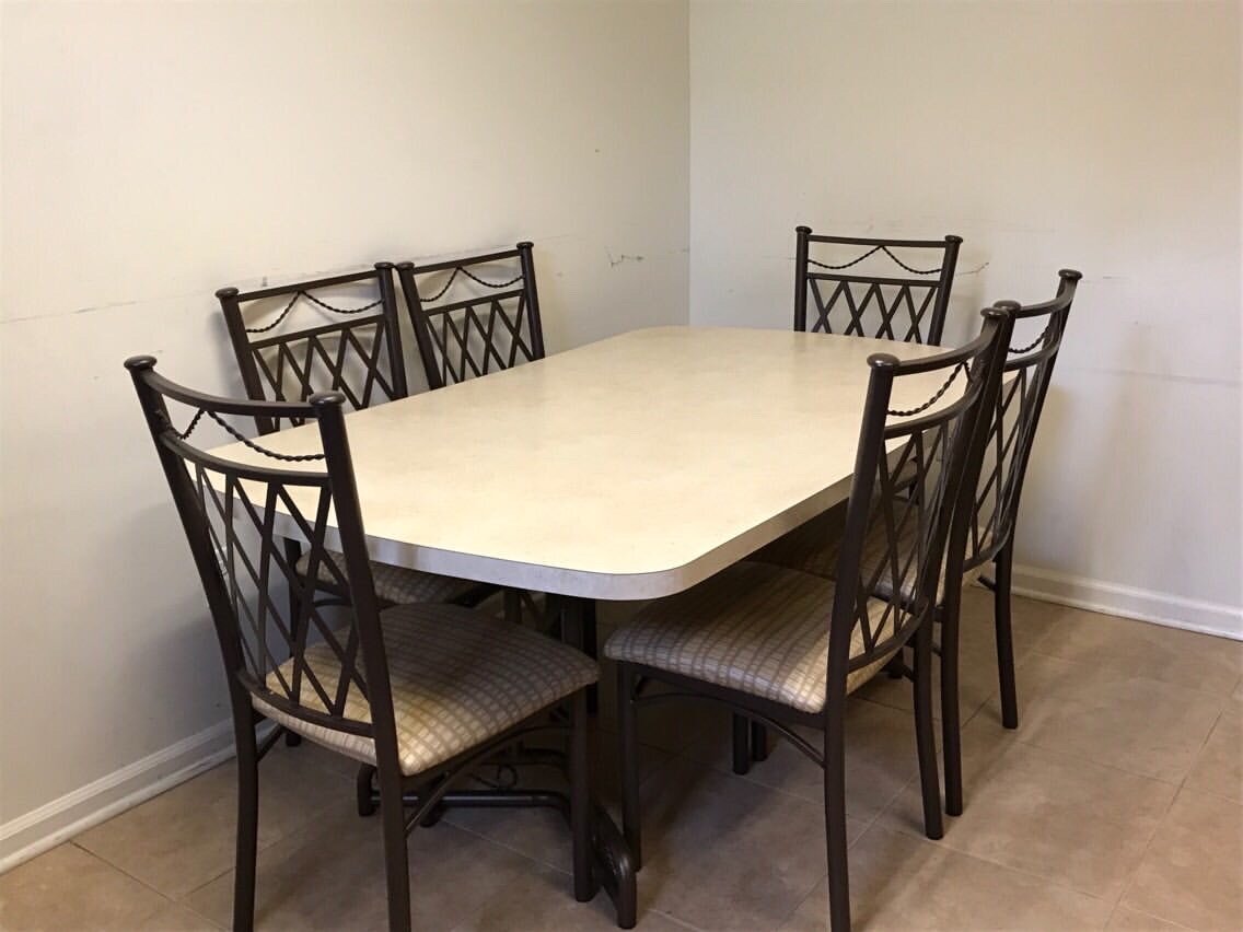 Beautiful Great Condition Dinette Set