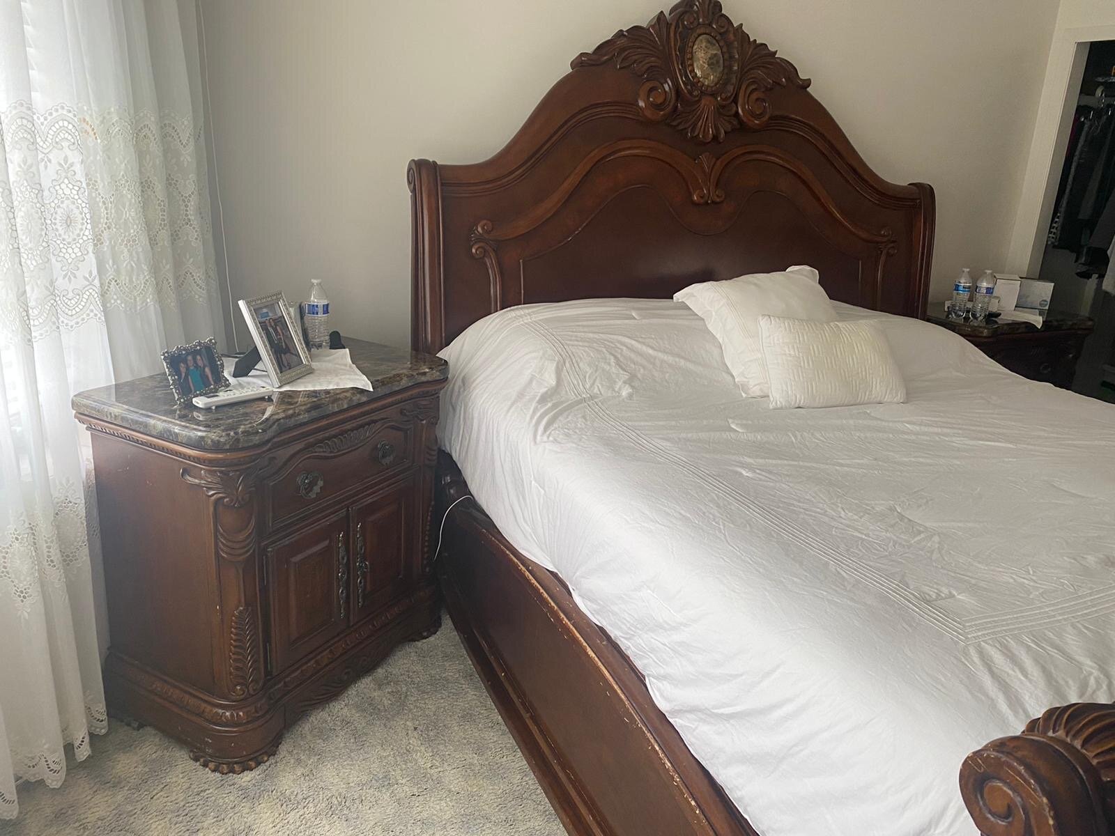 Elegant Dark Wood King Size Bedroom Set