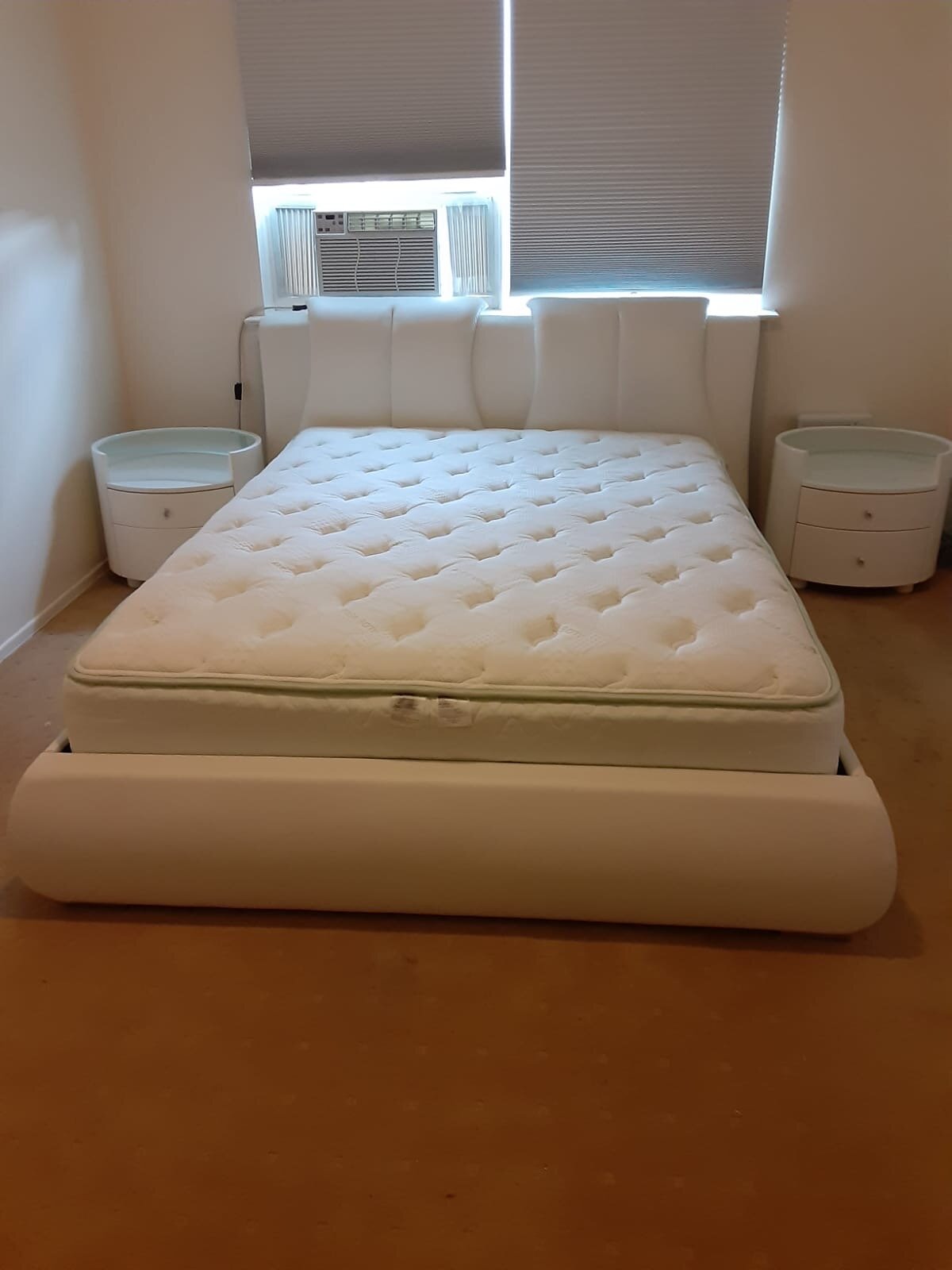 Gorgeous Queen Size White Bedroom Set