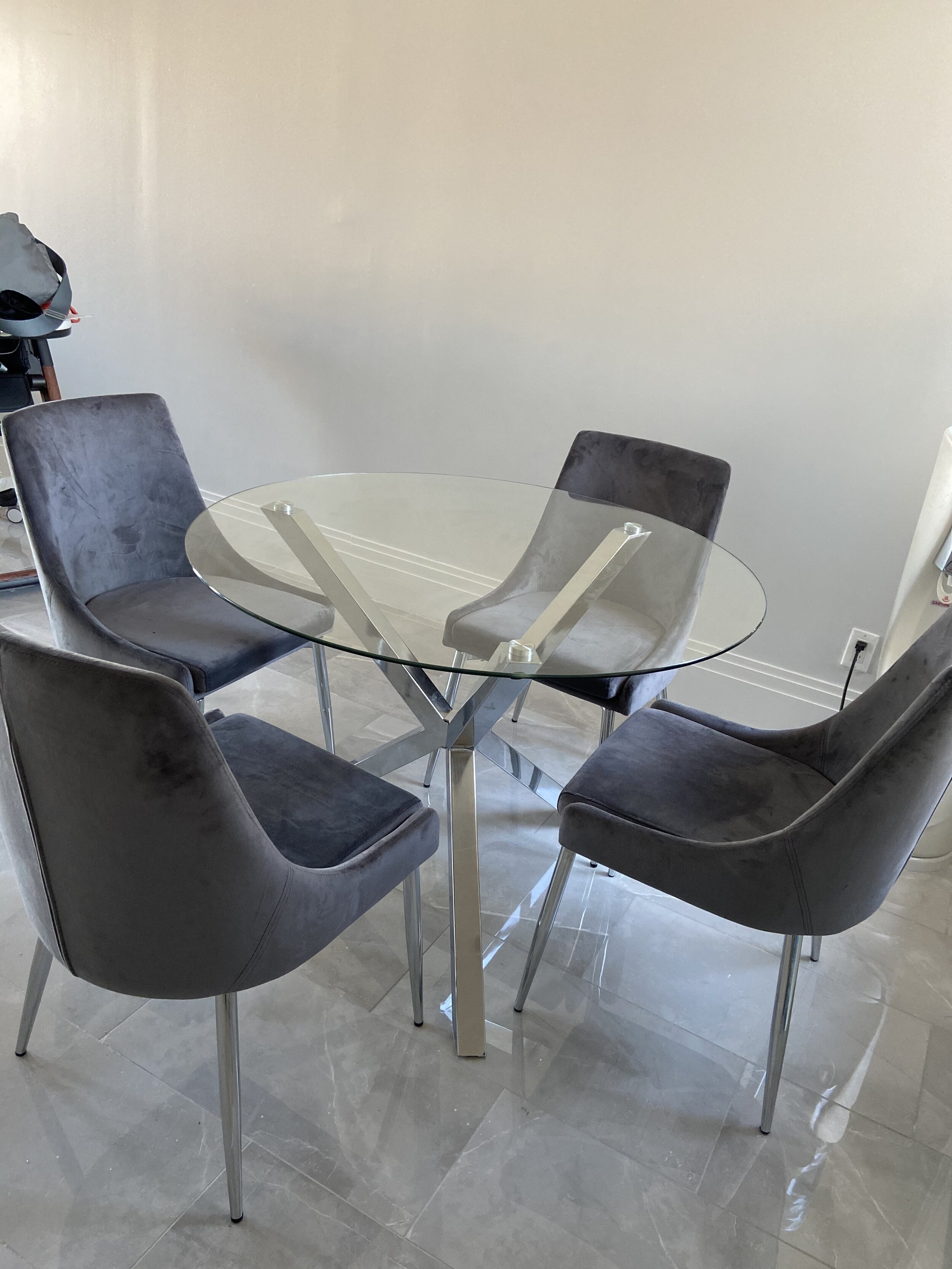 Round Glass Table and 4 Chairs