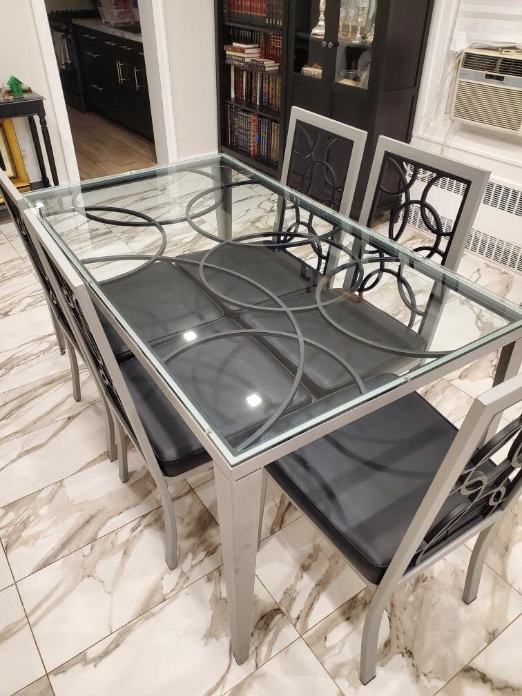 TH Interiors Dinette Set