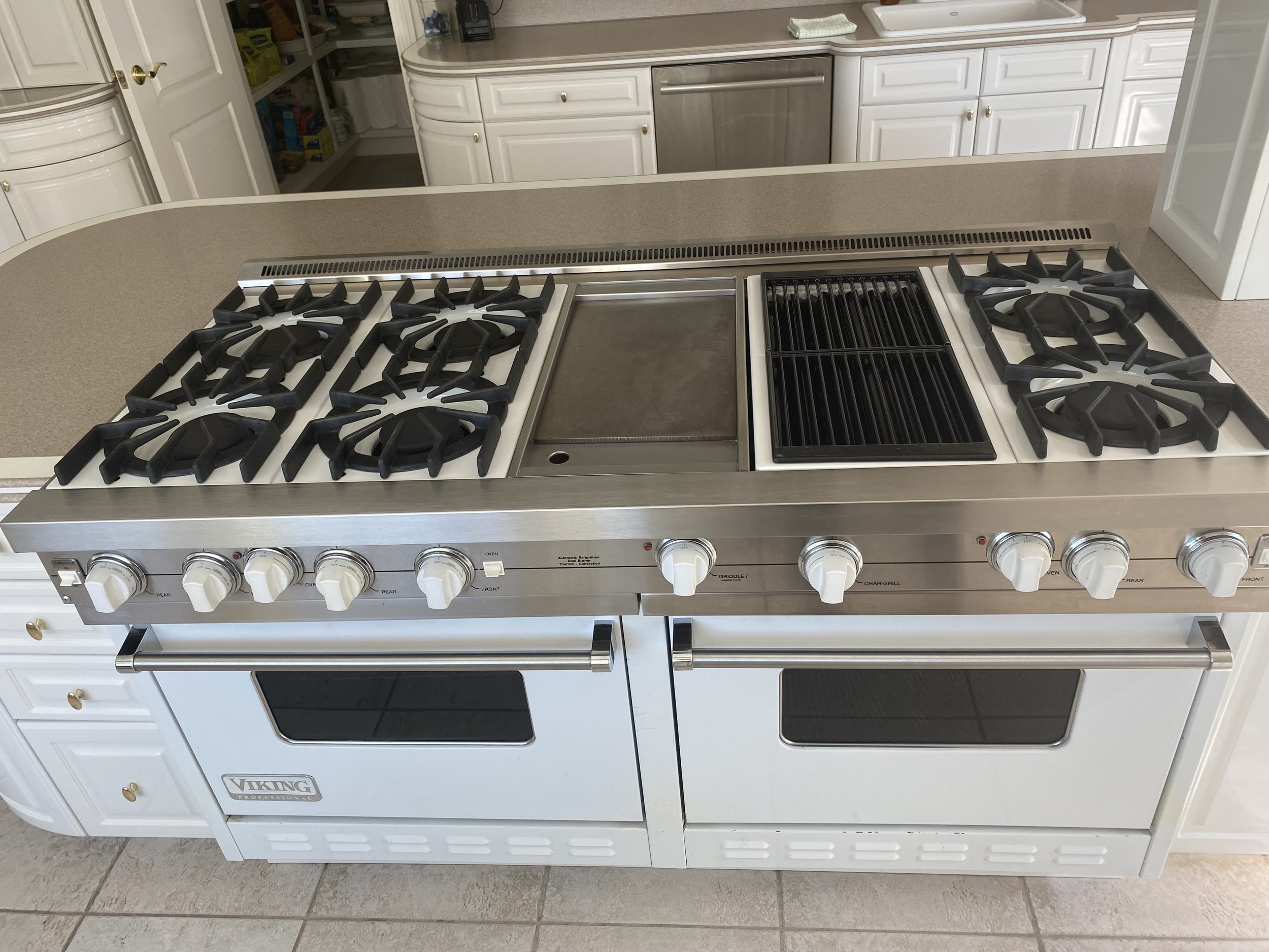 Viking 60 Gas Range With Grill And Griddle In White — Furniture