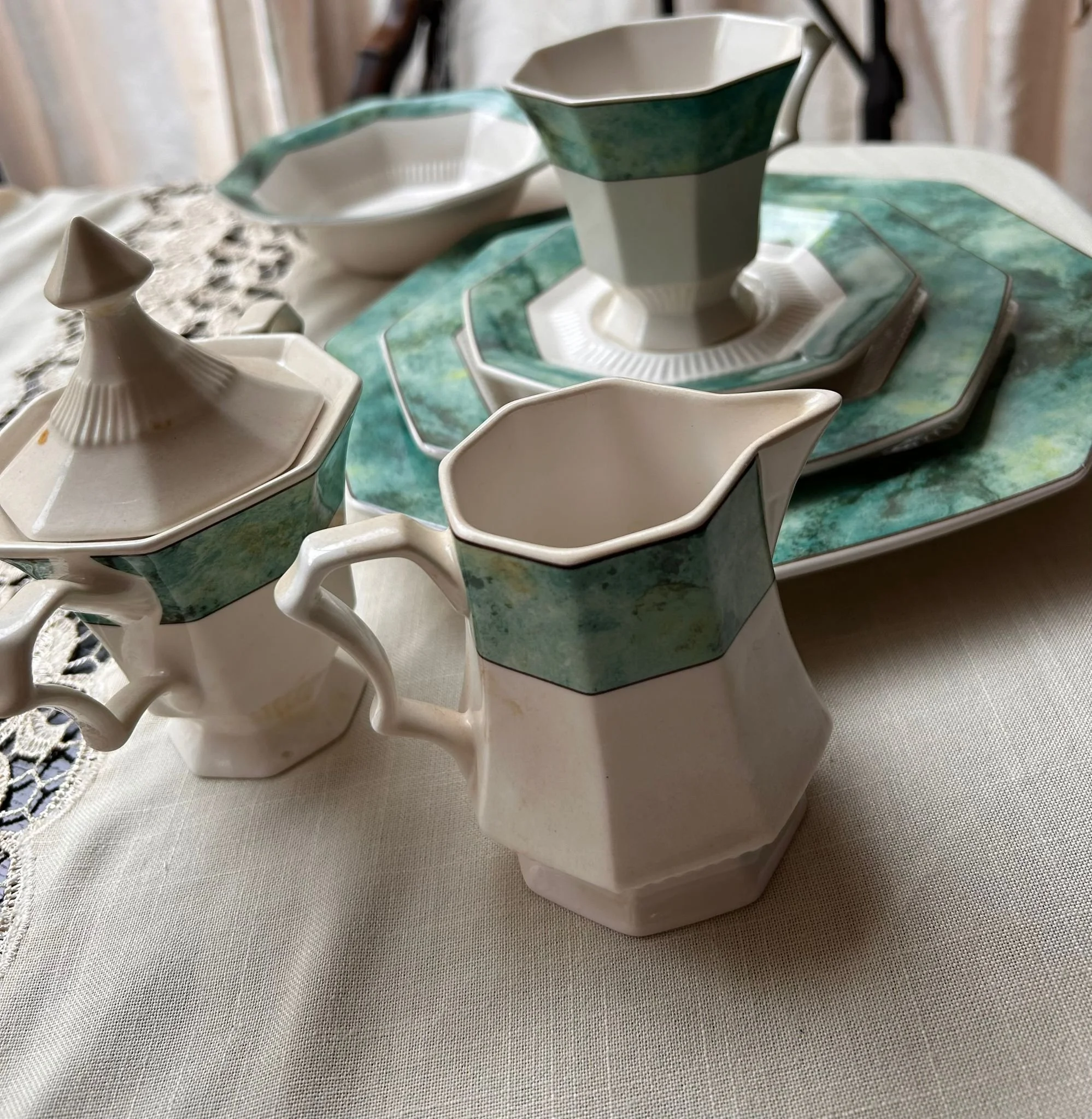 Nikko classic collection savoy dinnerware set - service for 16