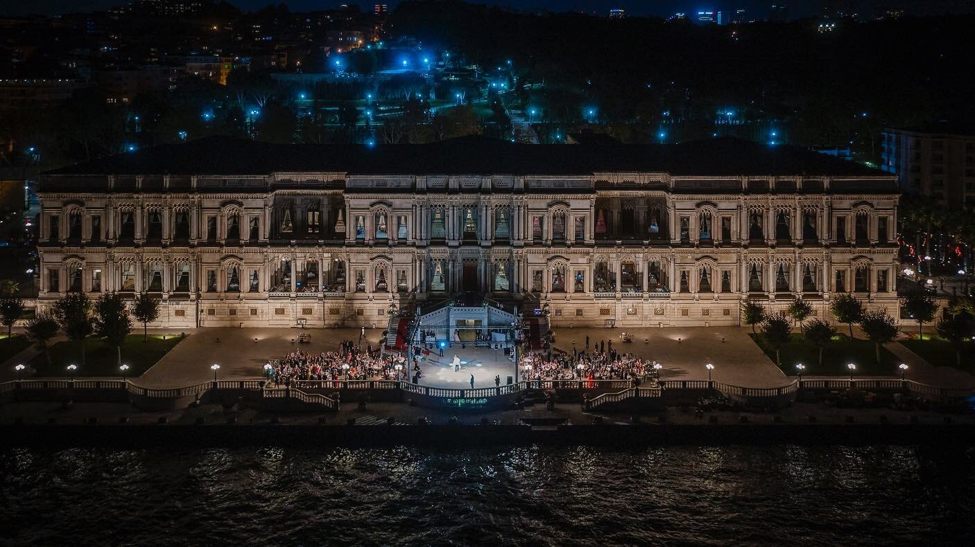 One of the reasons we love Istanbul weddings so much is the possibility to have your wedding in an Ottoman palace on the Bosphorus. There are not many destinations where you can celebrate in majestic historical grand palaces on the water&hellip; with