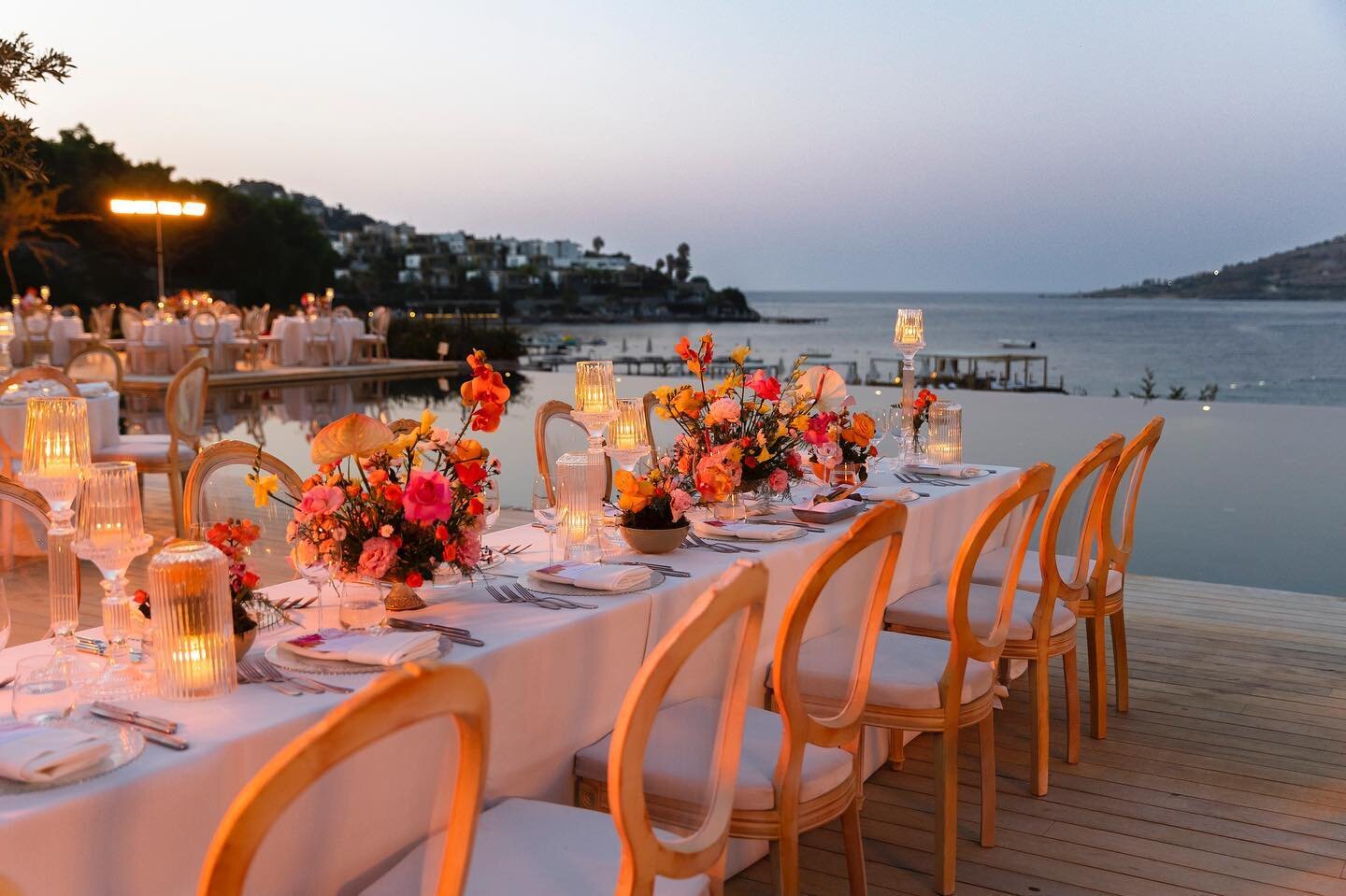 Bodrum is truly a beautiful destination, with unparalleled serenity of the iconic beautiful Aegean bays  that are surrounded by hills dotted with the pristine white residences. Our bride was between the fun of colourful tones and the elegance of nude